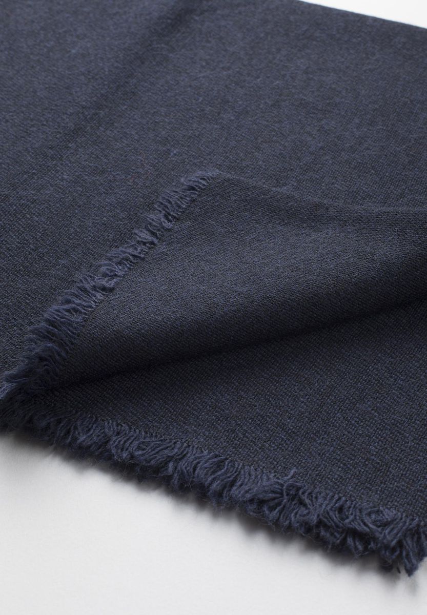 Sciarpa blu scuro con frange