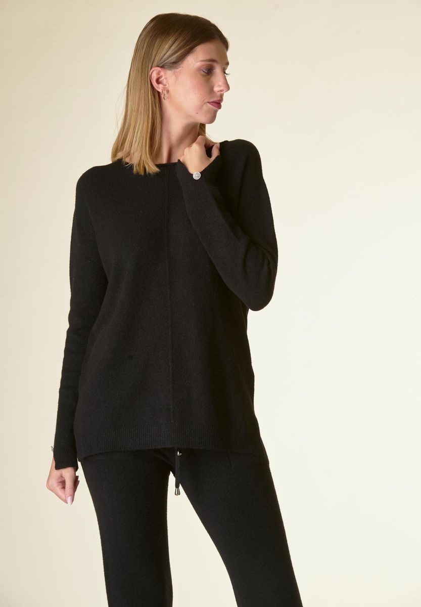 Maglia nera barchetta bottoni gioiello