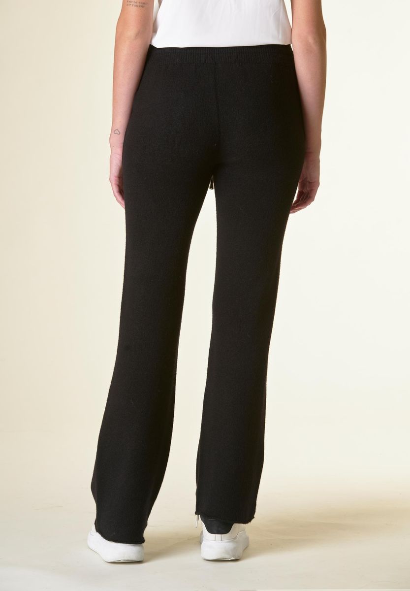 Pantalone nero maglia soft coulisse e tasconi