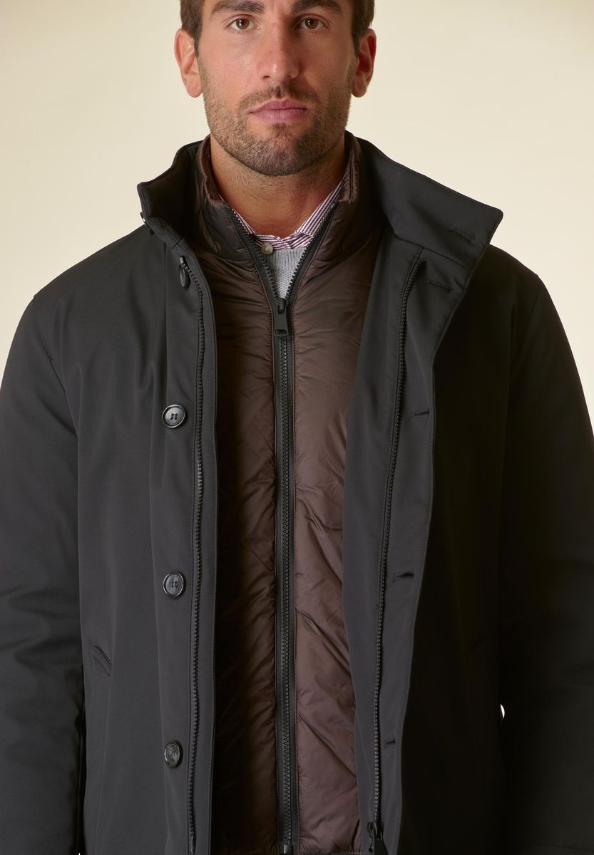 Cappotto nero tecnico impermeabile