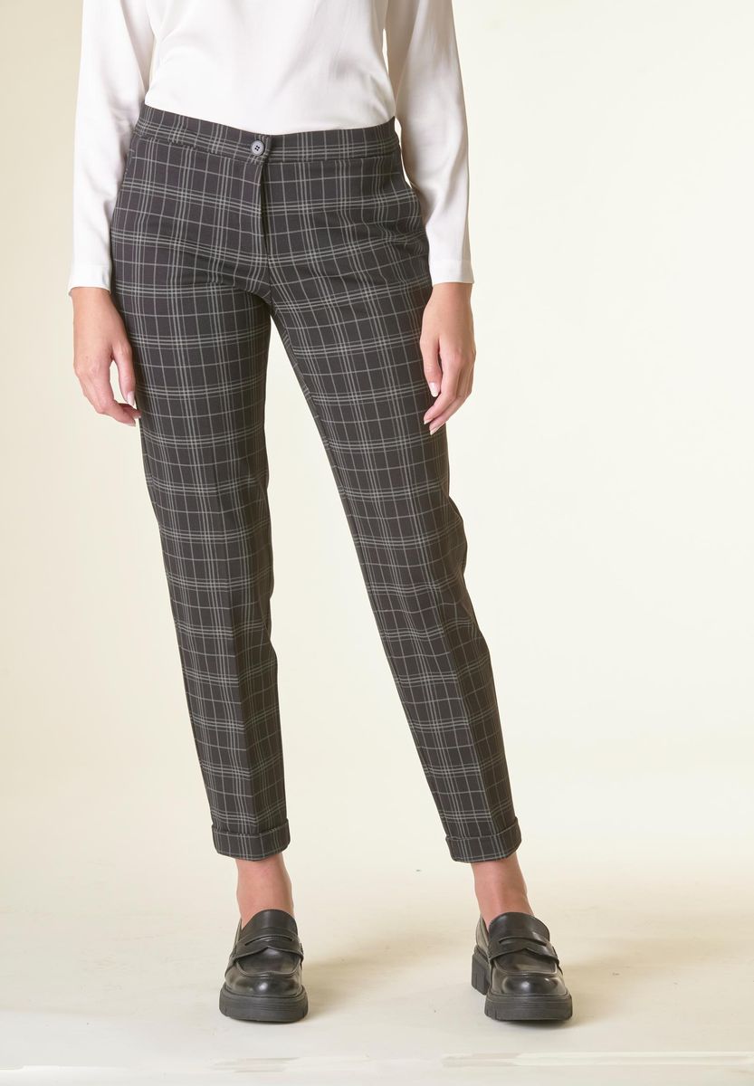 Pantalone nero quadri sigaretta risvolto