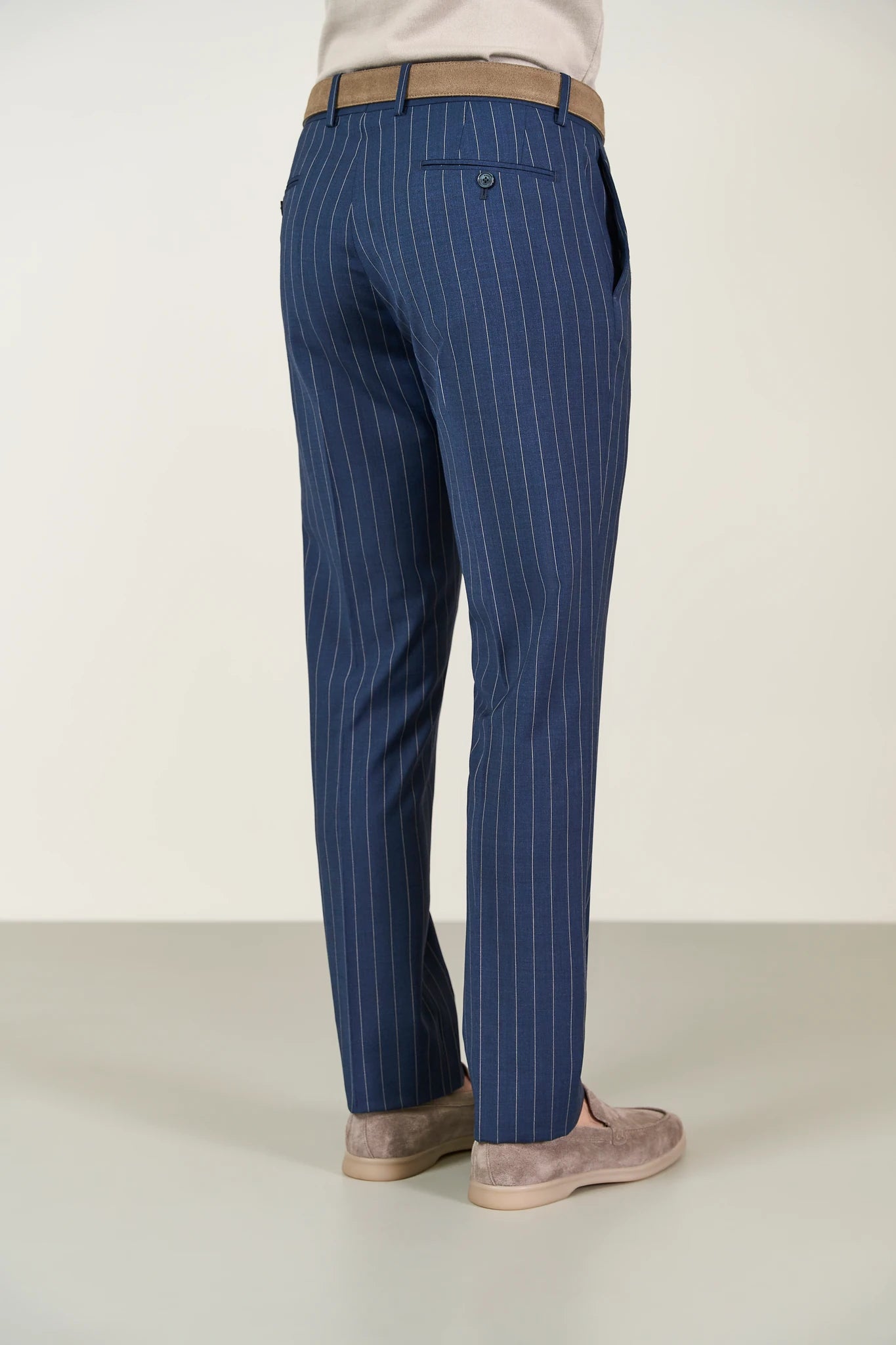 Maßgeschneiderter blauer Nadelstreifenanzug aus Wollcanvas Angelico 7