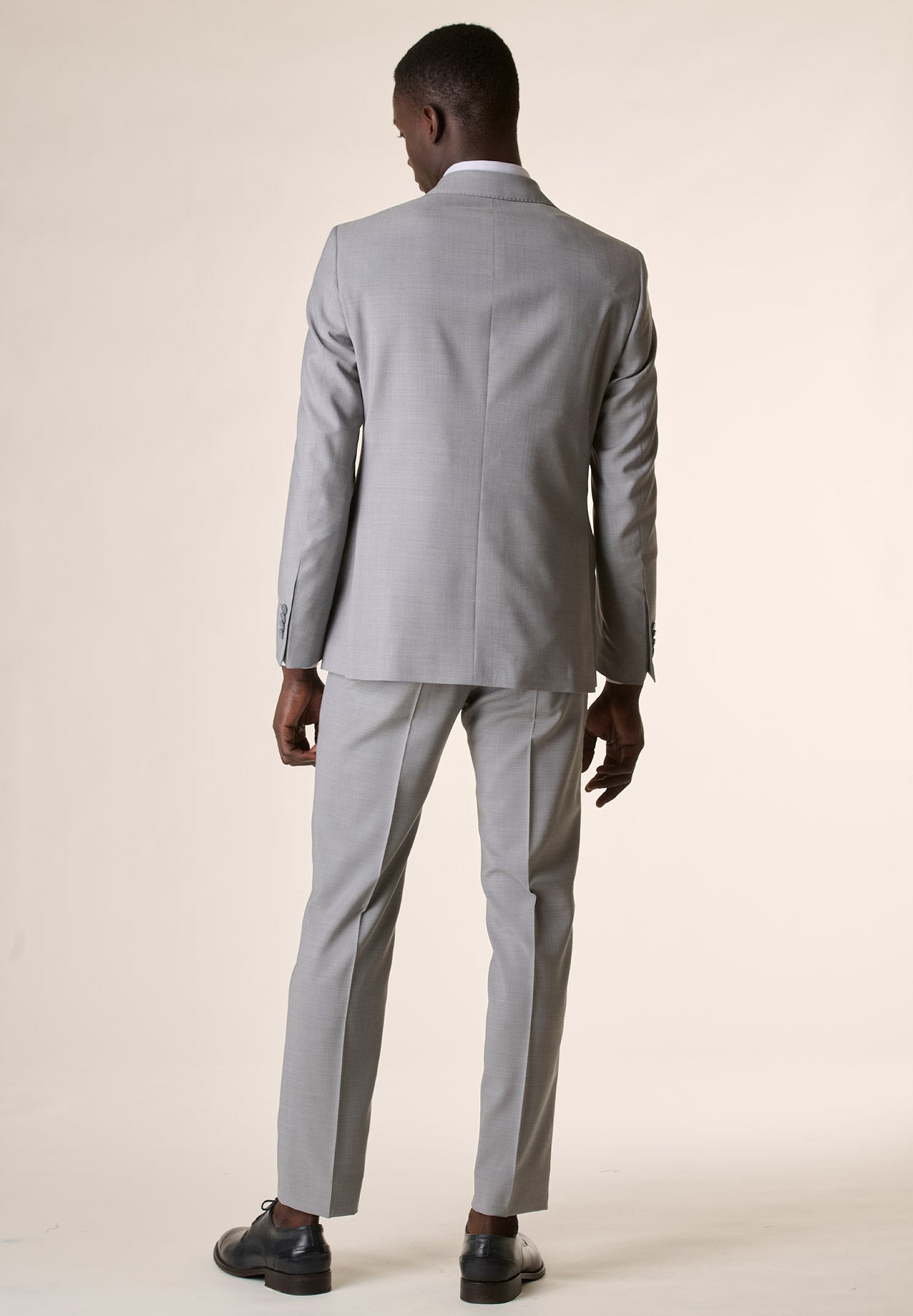 Light grey microstructured custom-fit suit