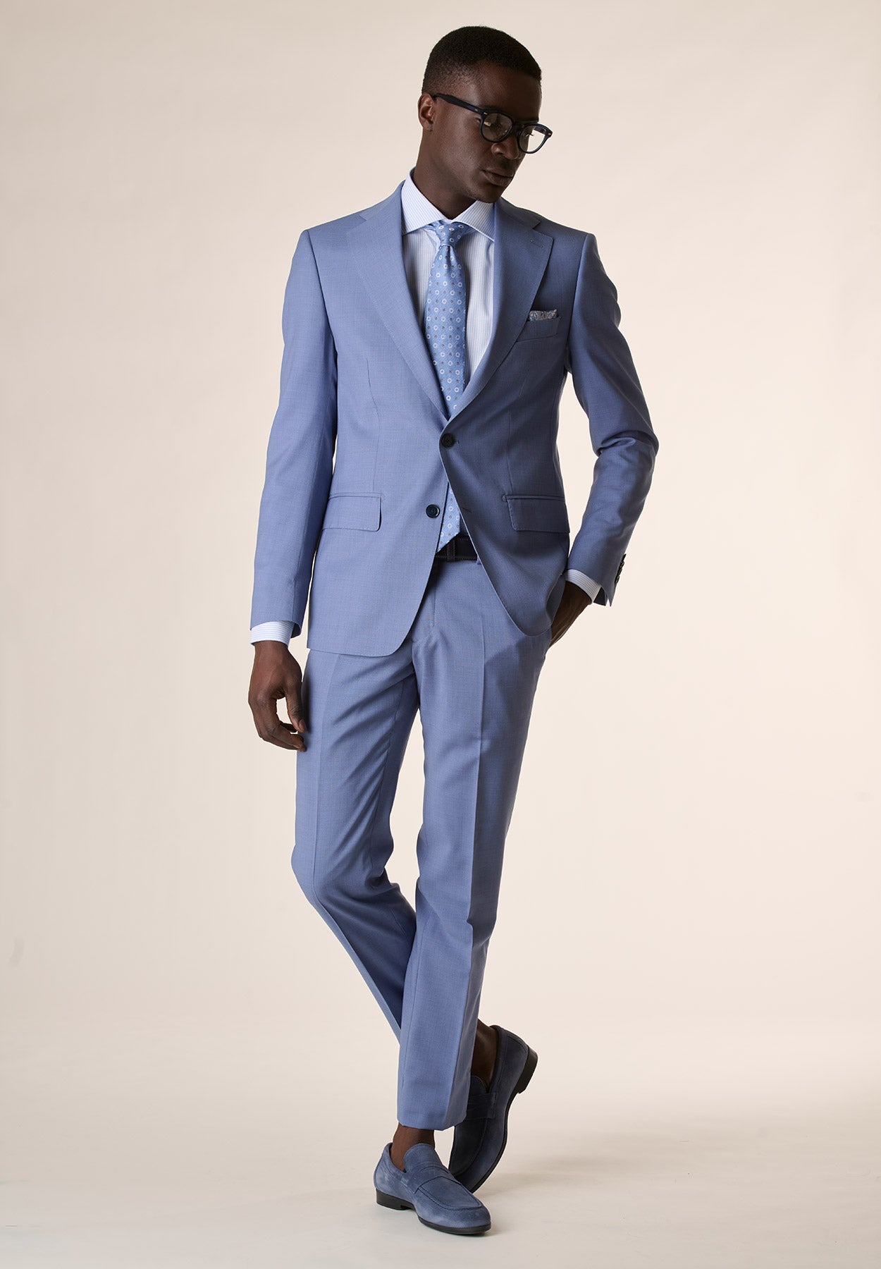Hellblauer, maßgeschneiderter Woll-Canvas-Anzug