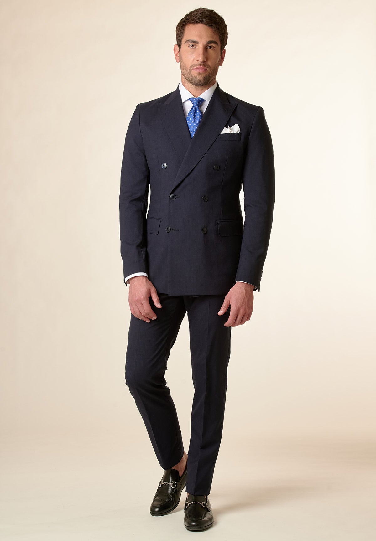 Blauer zweireihiger maßgeschneiderter Anzug aus Schurwolle