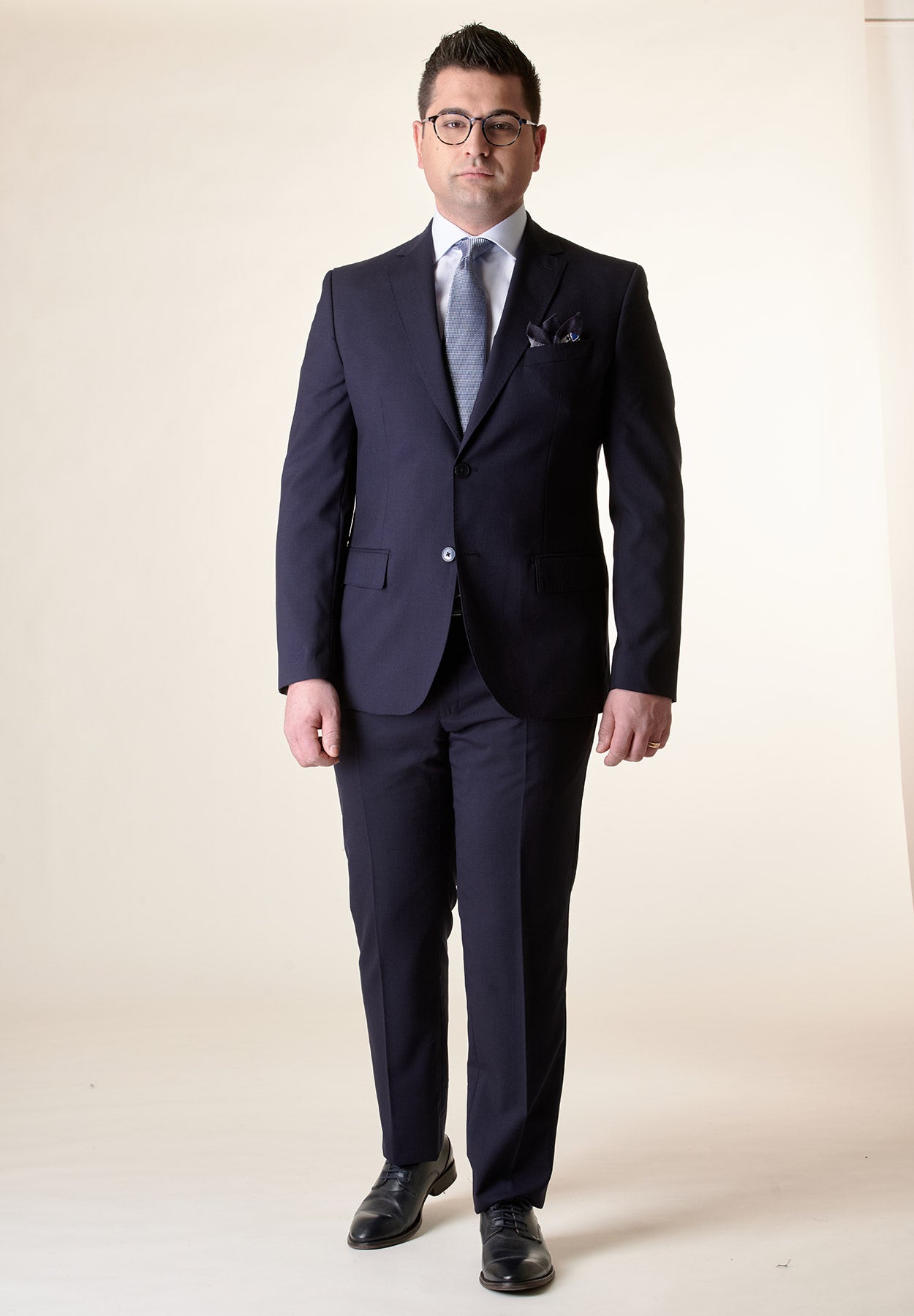 Dunkelblauer Anzug aus Schurwoll-Canvas, bequeme Passform