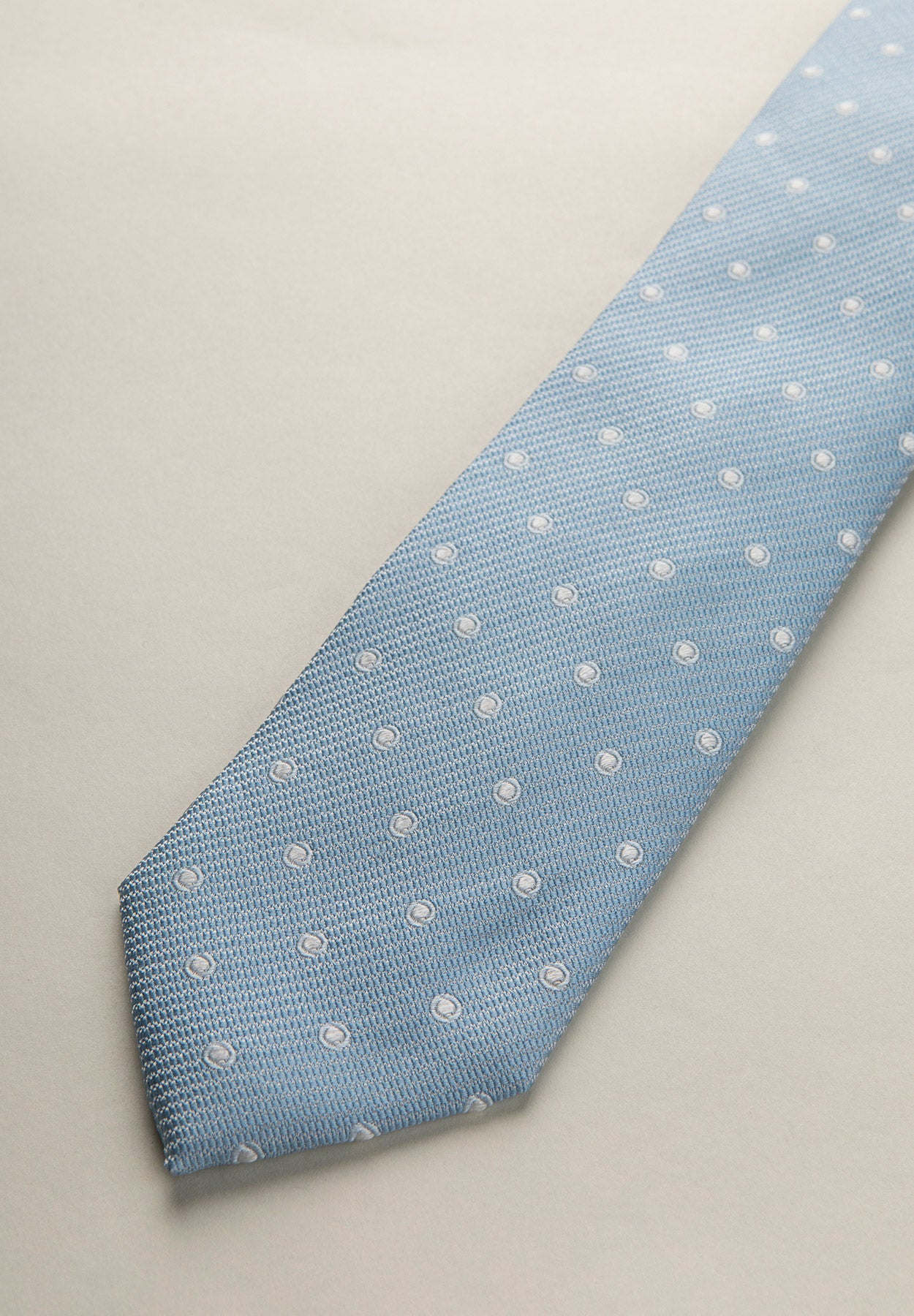 Cravatta azzurro chiaro armatura disegno pois seta