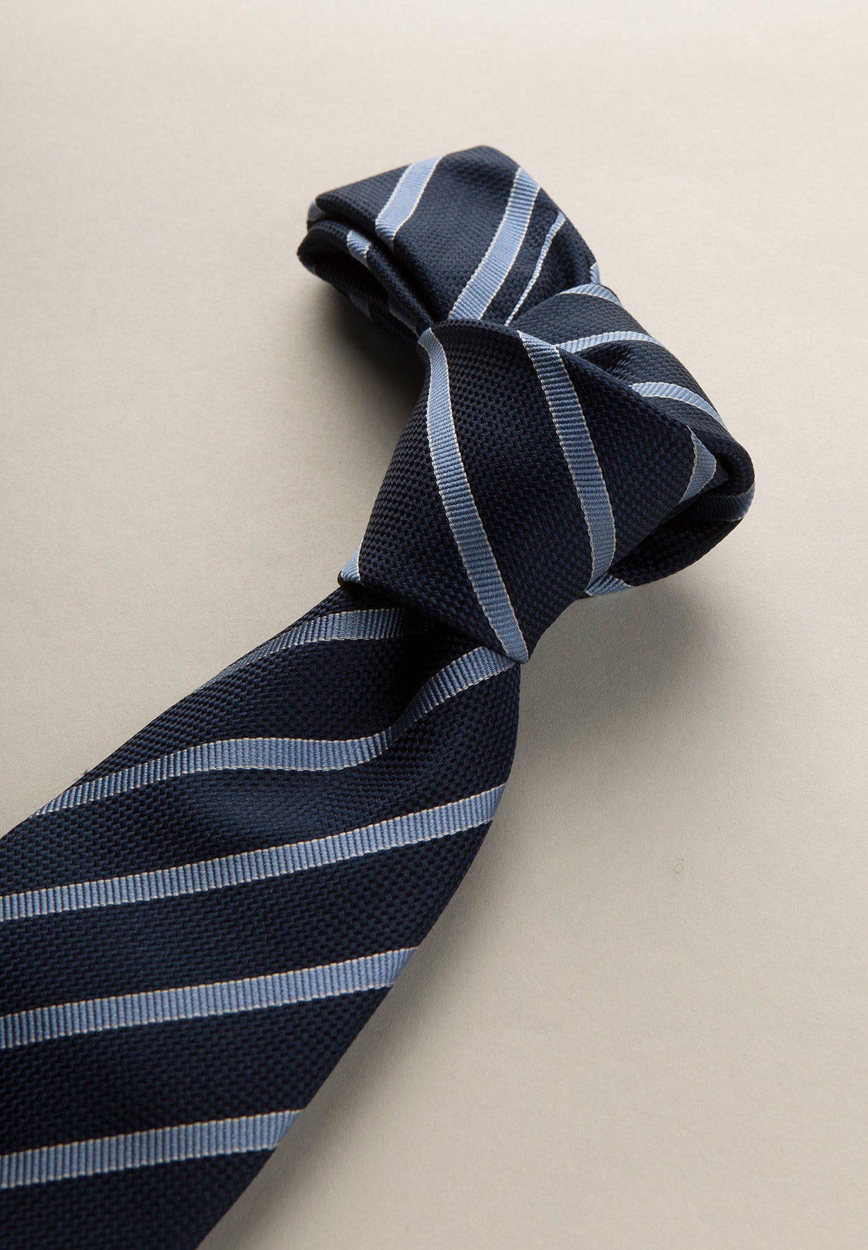 Cravatta blu scuro regimental seta