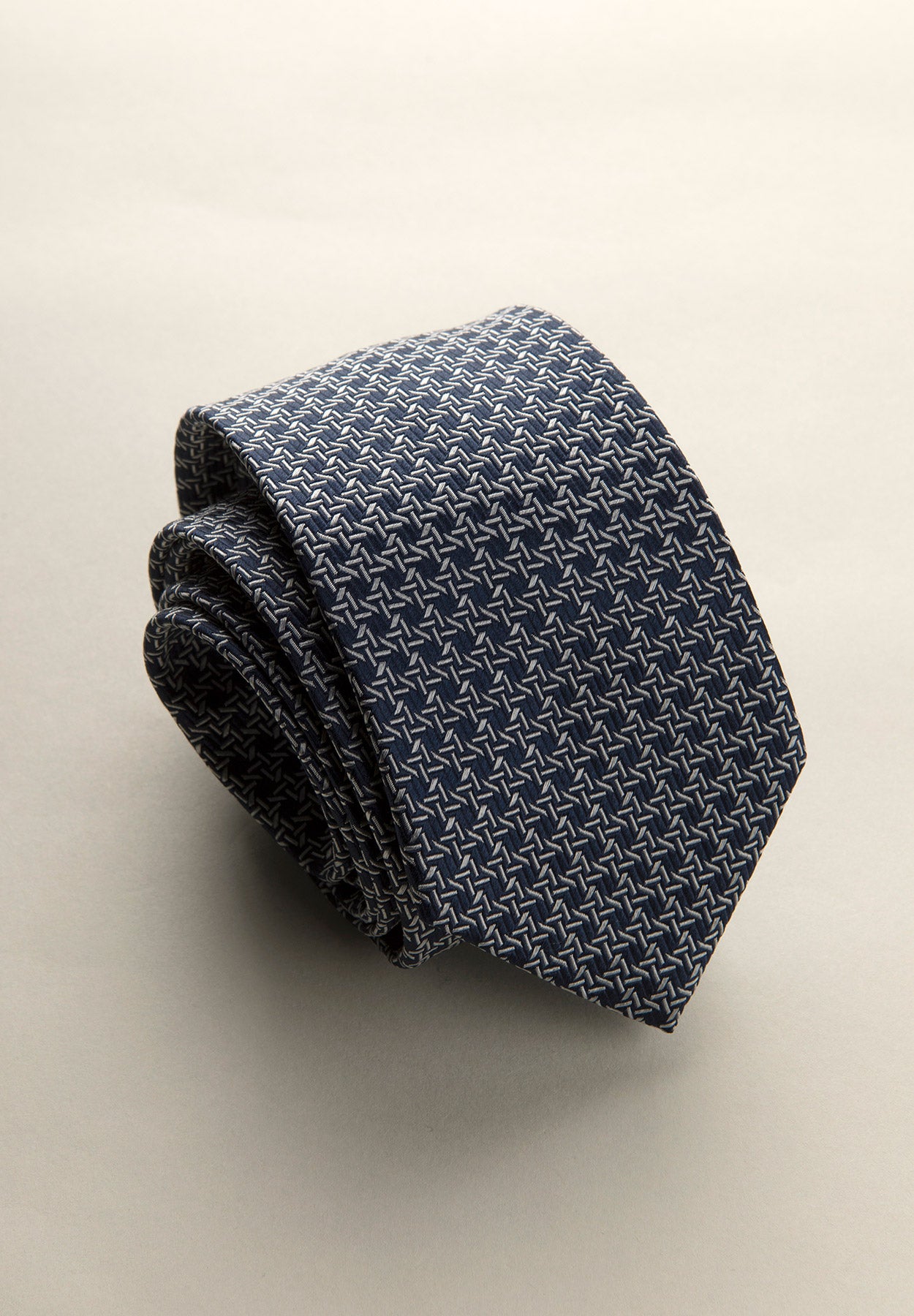 Cravatta blu microdisegno geometrico seta