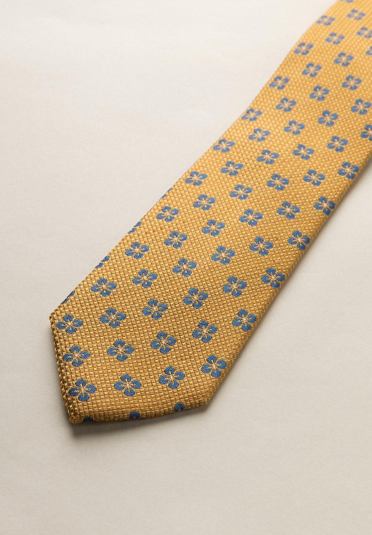 Cravatta gialla fantasia fiori blu seta cotone