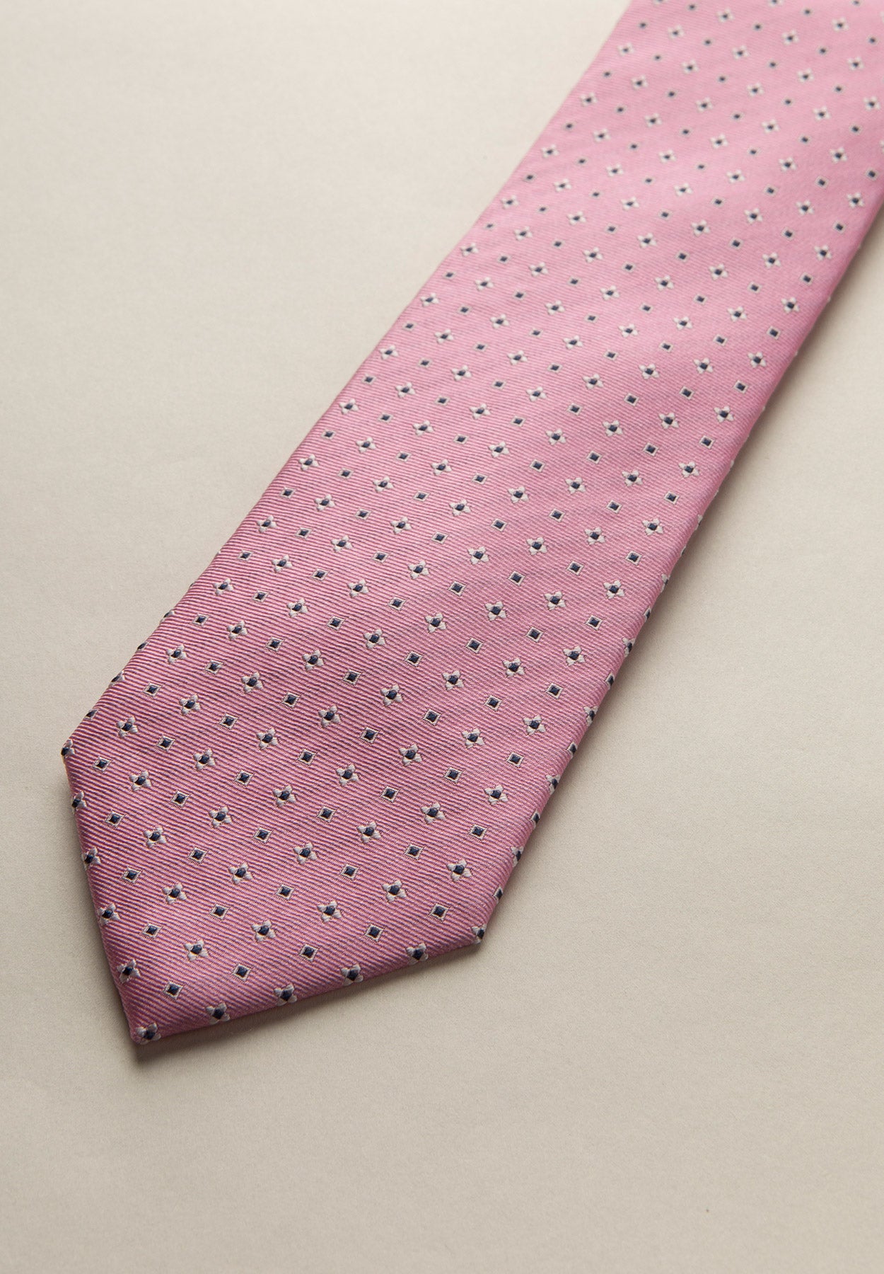 Pink flower patterned tie silk