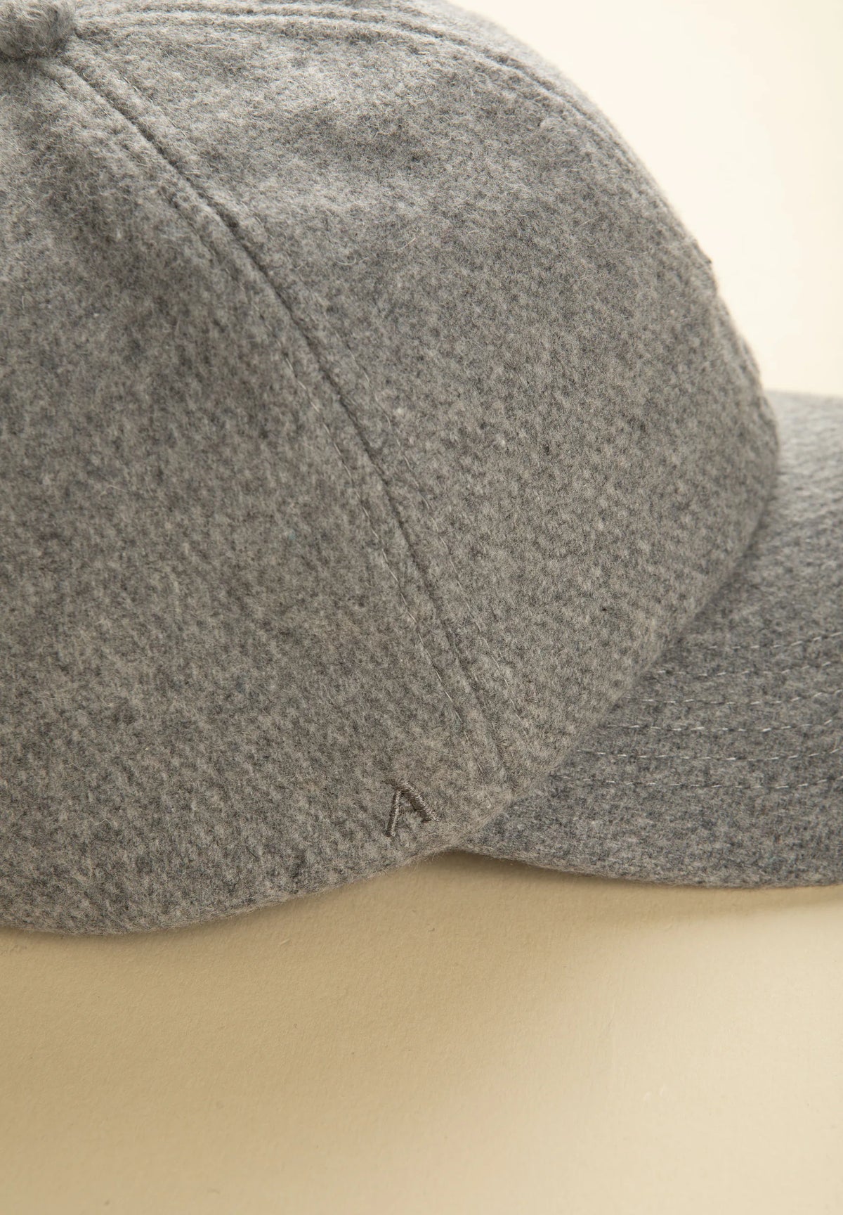 Cappello baseball grigio chiaro misto lana