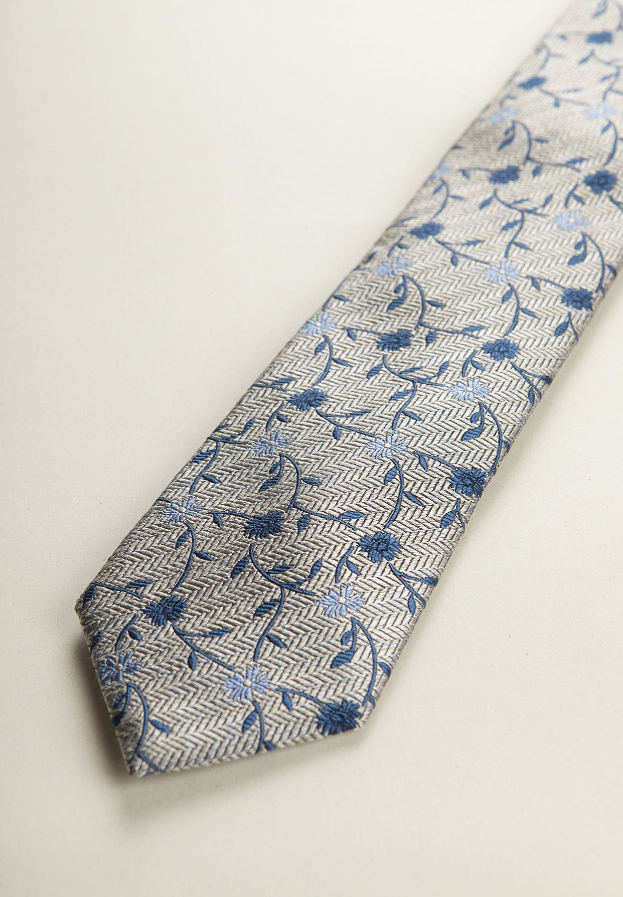 Beige tie blue flowers silk cotton textured