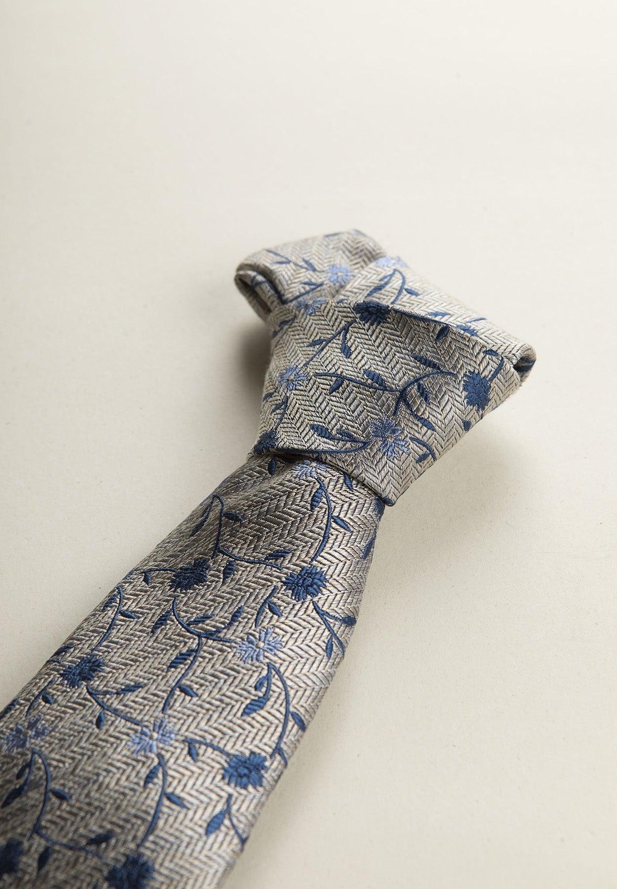 Beige tie blue flowers silk cotton textured