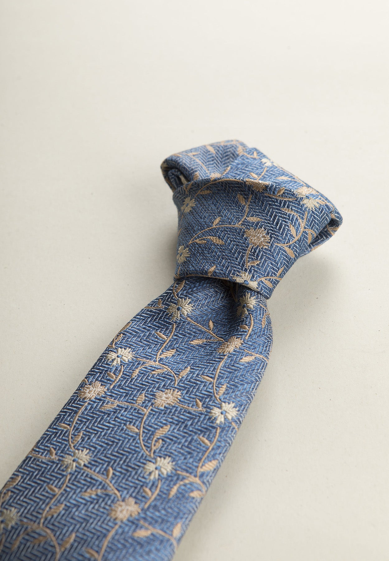 Blue tie beige flowers silk cotton woven