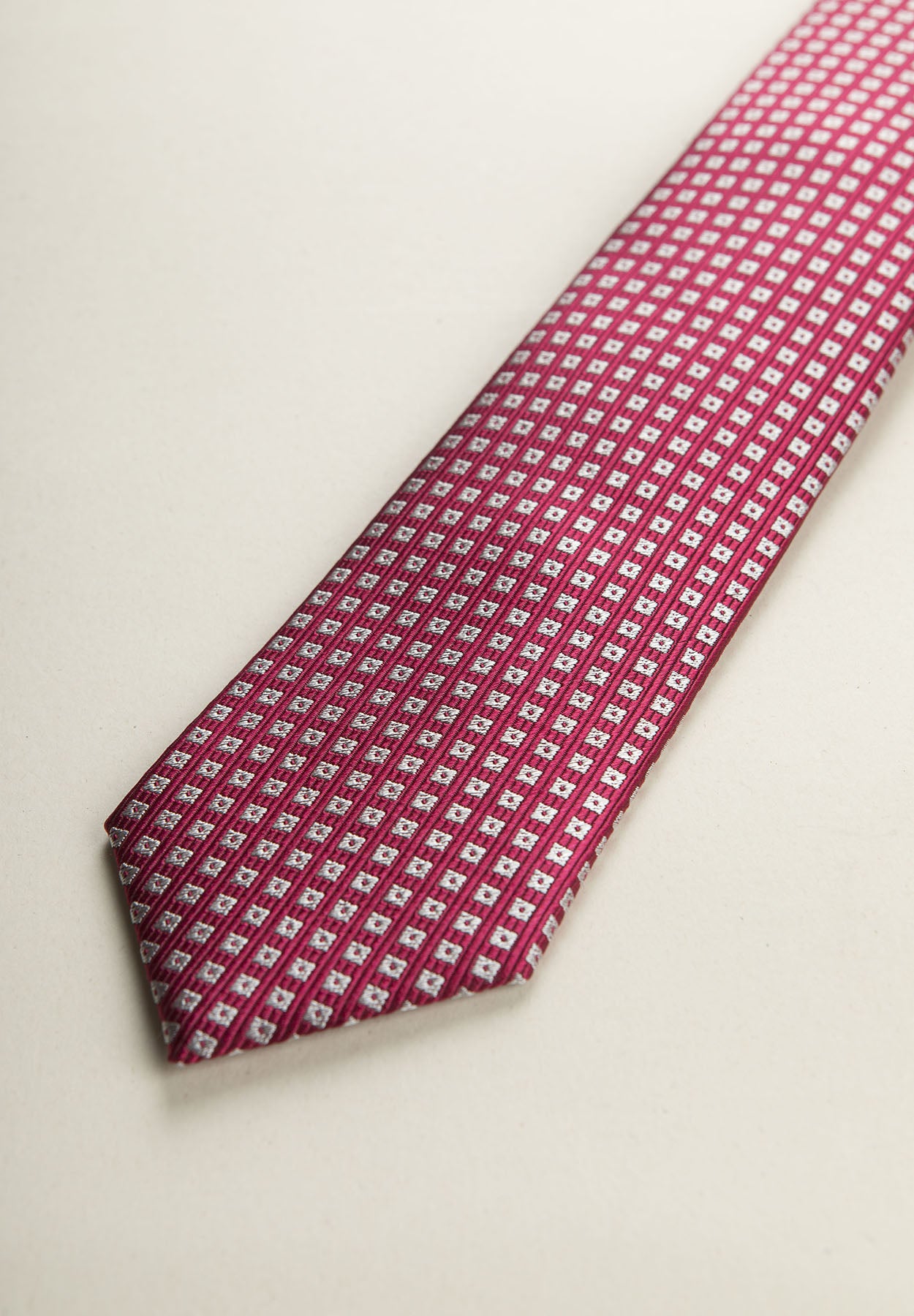 Dark red tie micro silver silk