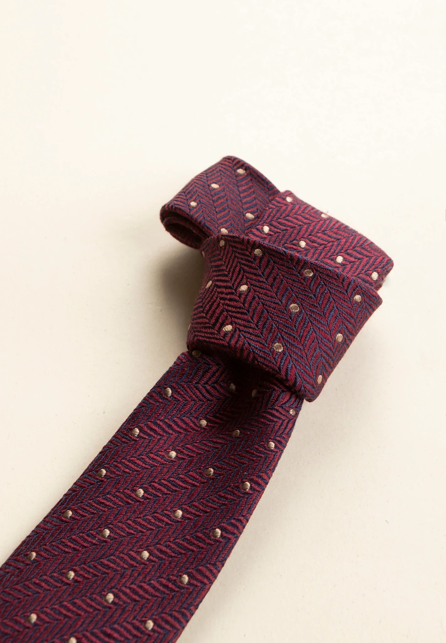 Cravatta bordeaux resca pois blu seta cotone-Angelico