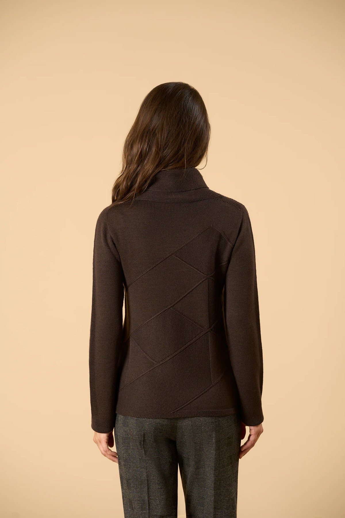 Brauner Rollkragenpullover aus Wolle mit Rautenmuster Angelico 6