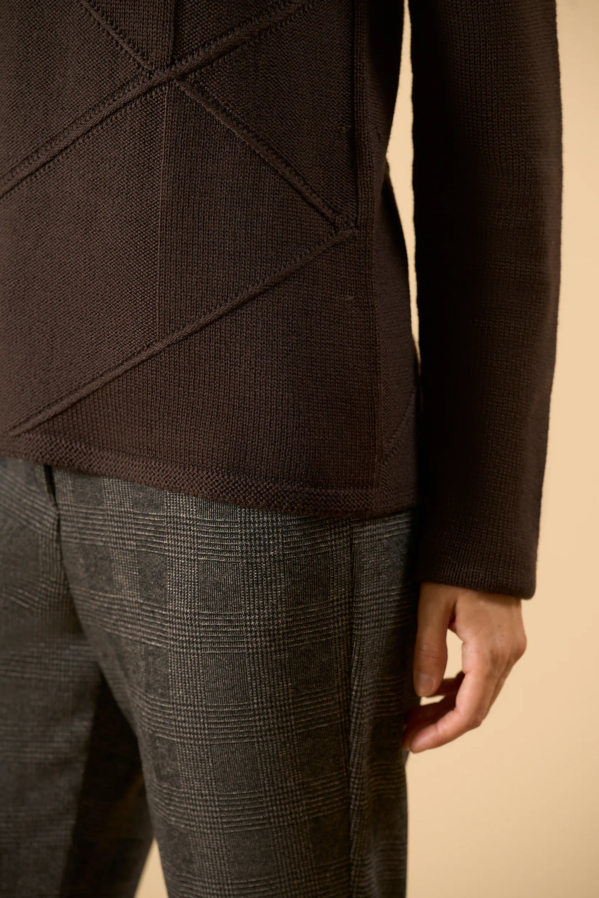 Brauner Rollkragenpullover aus Wolle mit Rautenmuster Angelico 5