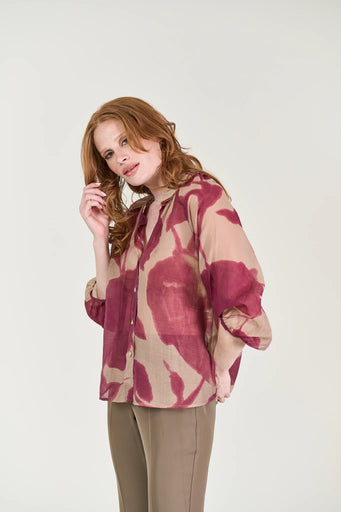 Camicia burgundy over fantasia astratta