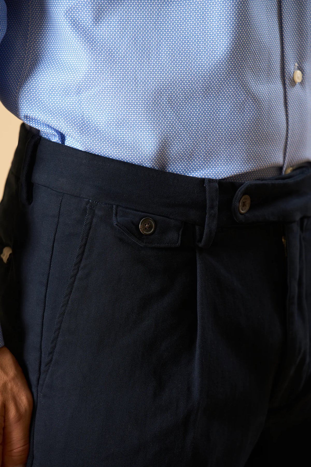 Pantalone blu twill cotone stretch con pinces Angelico 2