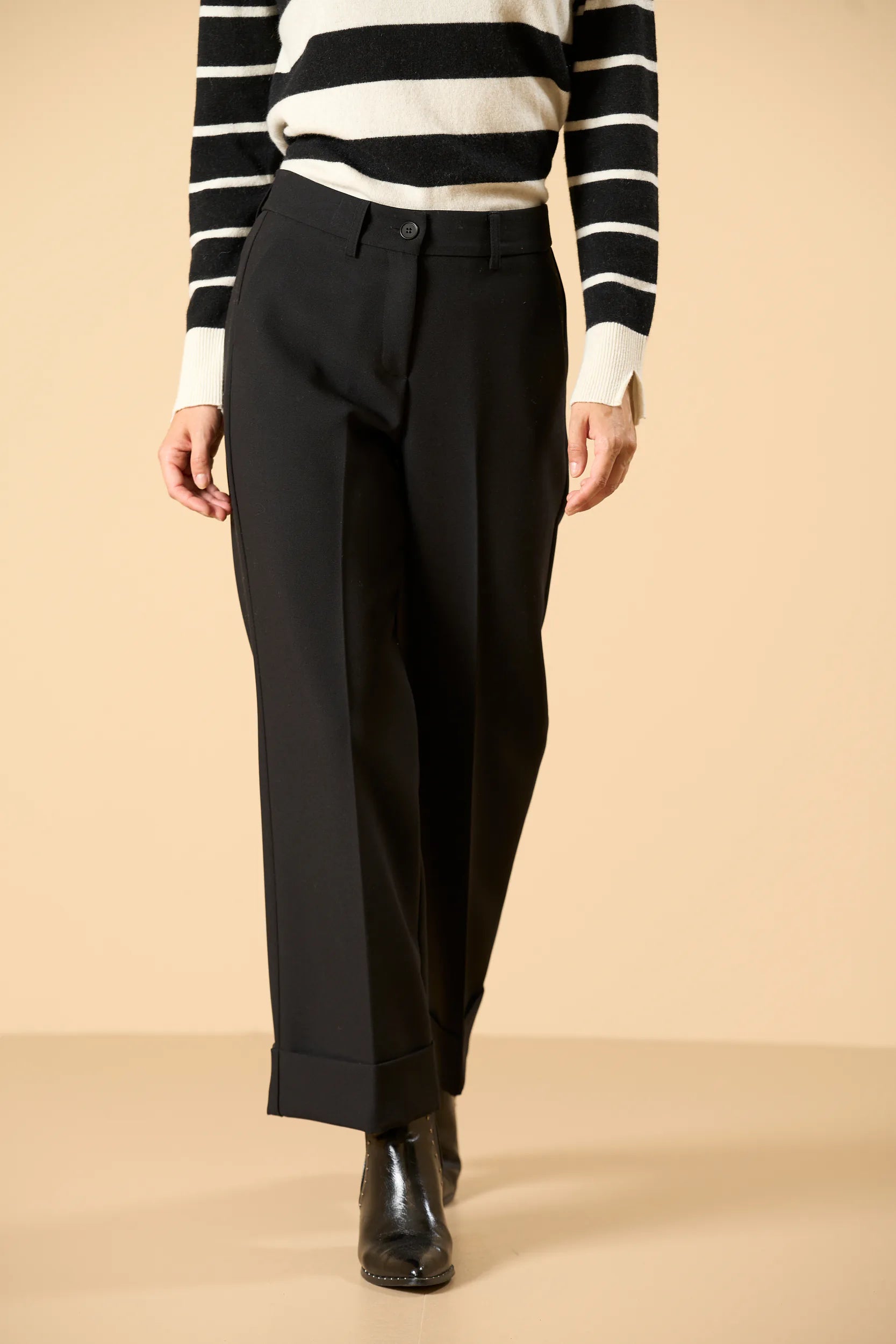 Schwarze Damenhose mit breiten Bündchen Angelico 1