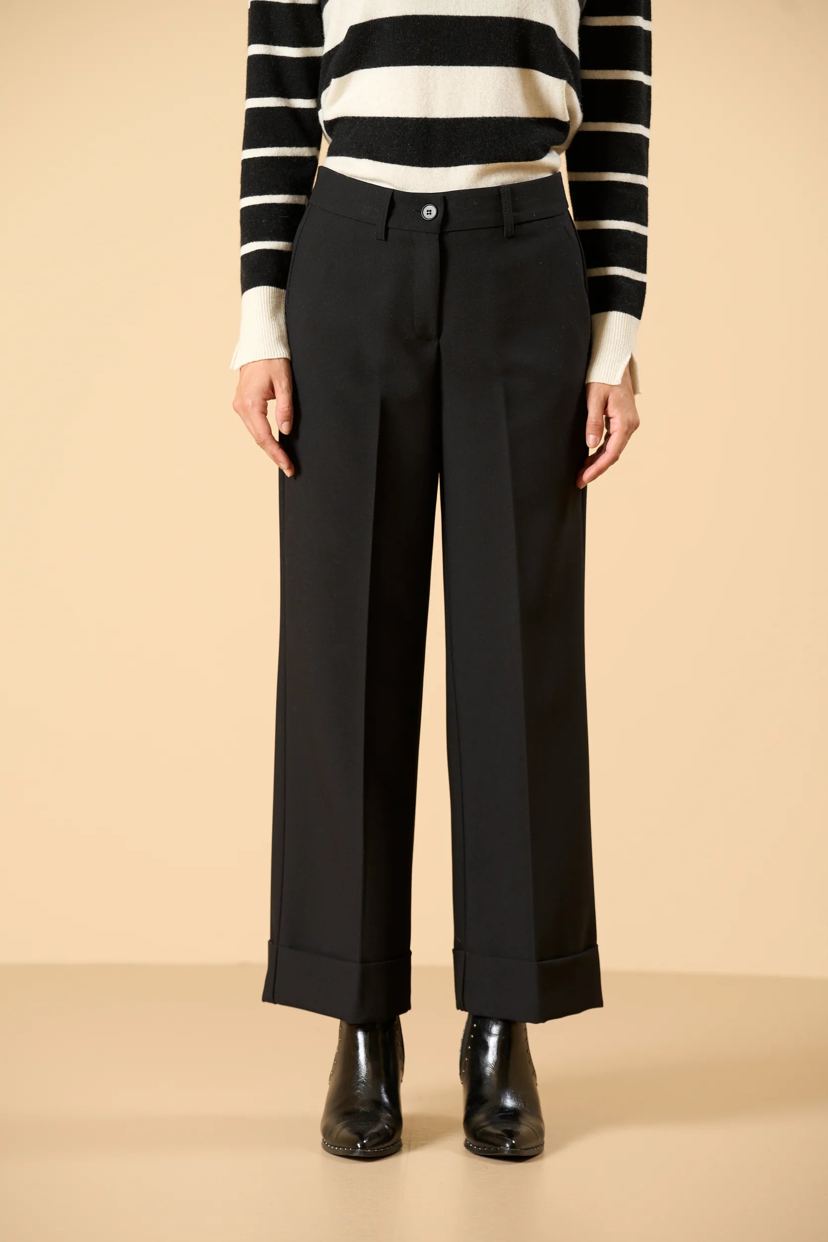 Schwarze Damenhose mit breiten Bündchen Angelico 4