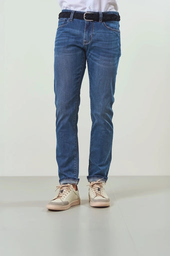 5-pocket medium wash stretch denim custom fit jeans