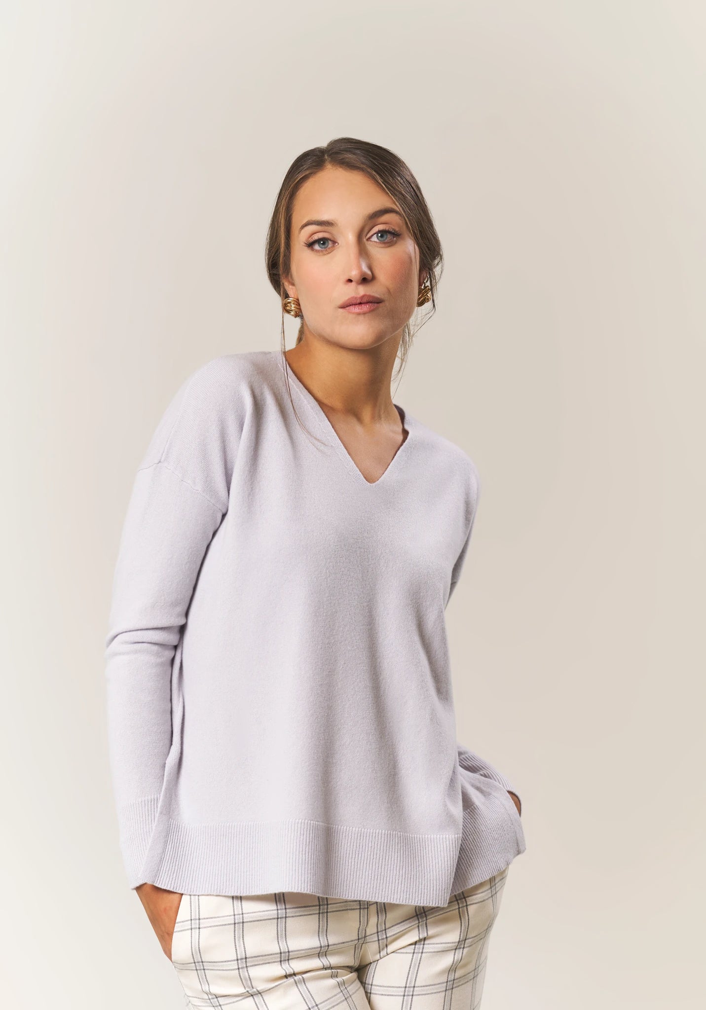 Oversize-Pullover aus Wolle mit V-Ausschnitt – Hellgrau Angelico 1