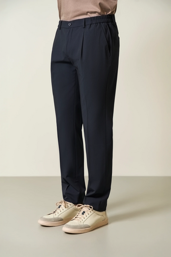 Blaue Hose mit halbelastischen Bundfalten