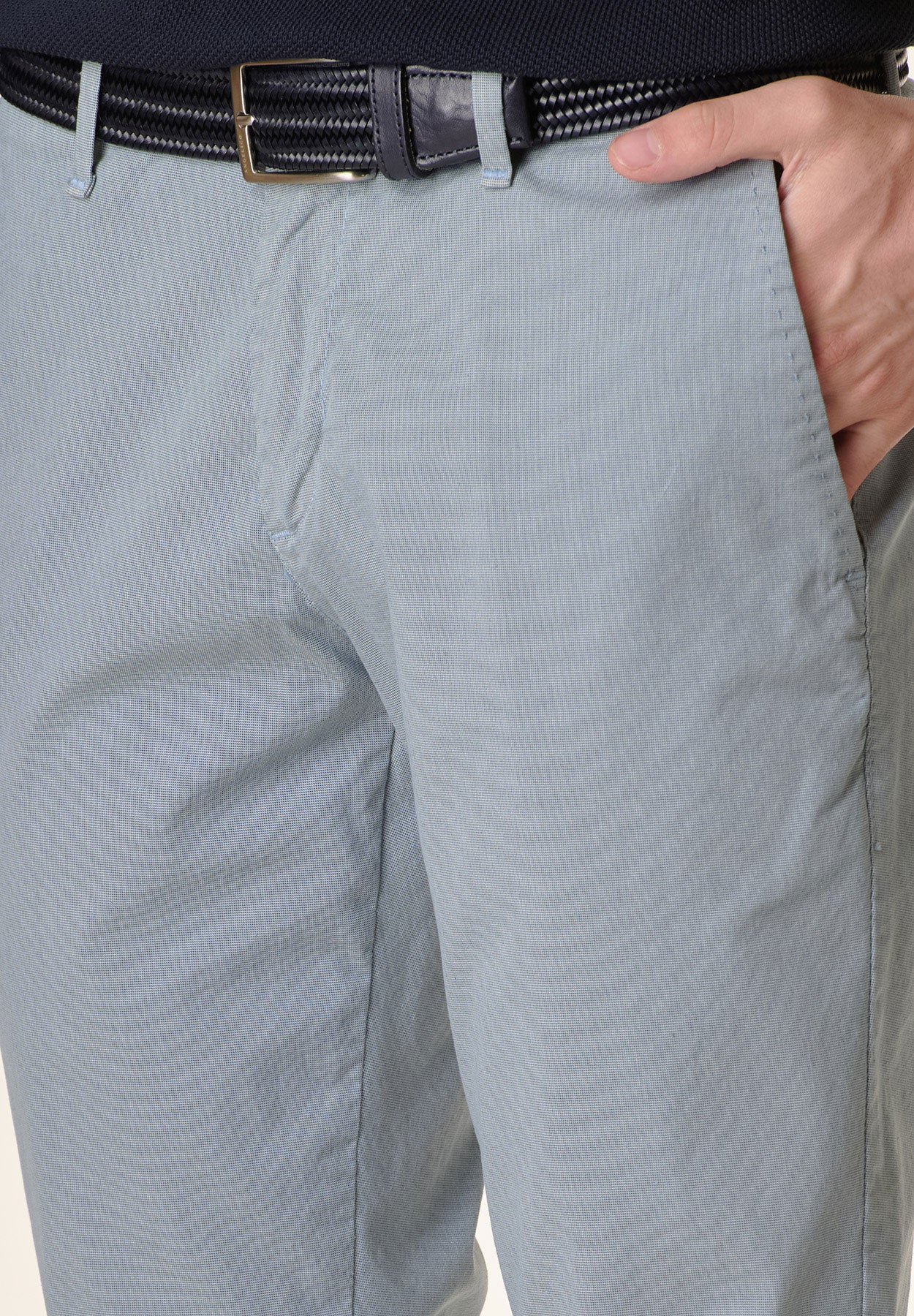 Hellblaue, mikrogewebte Stretch-Baumwollhose mit regulärer Passform