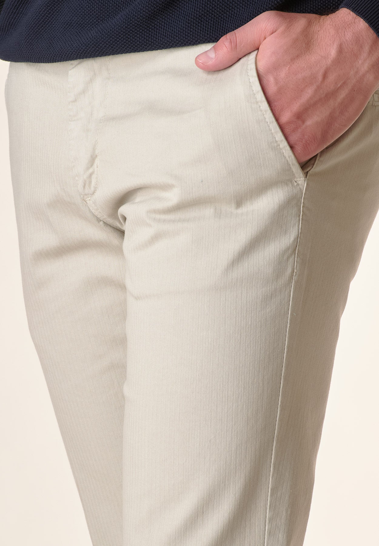 Slim-Fit-Hose aus Eisbaumwolle mit Fischgrätenmuster