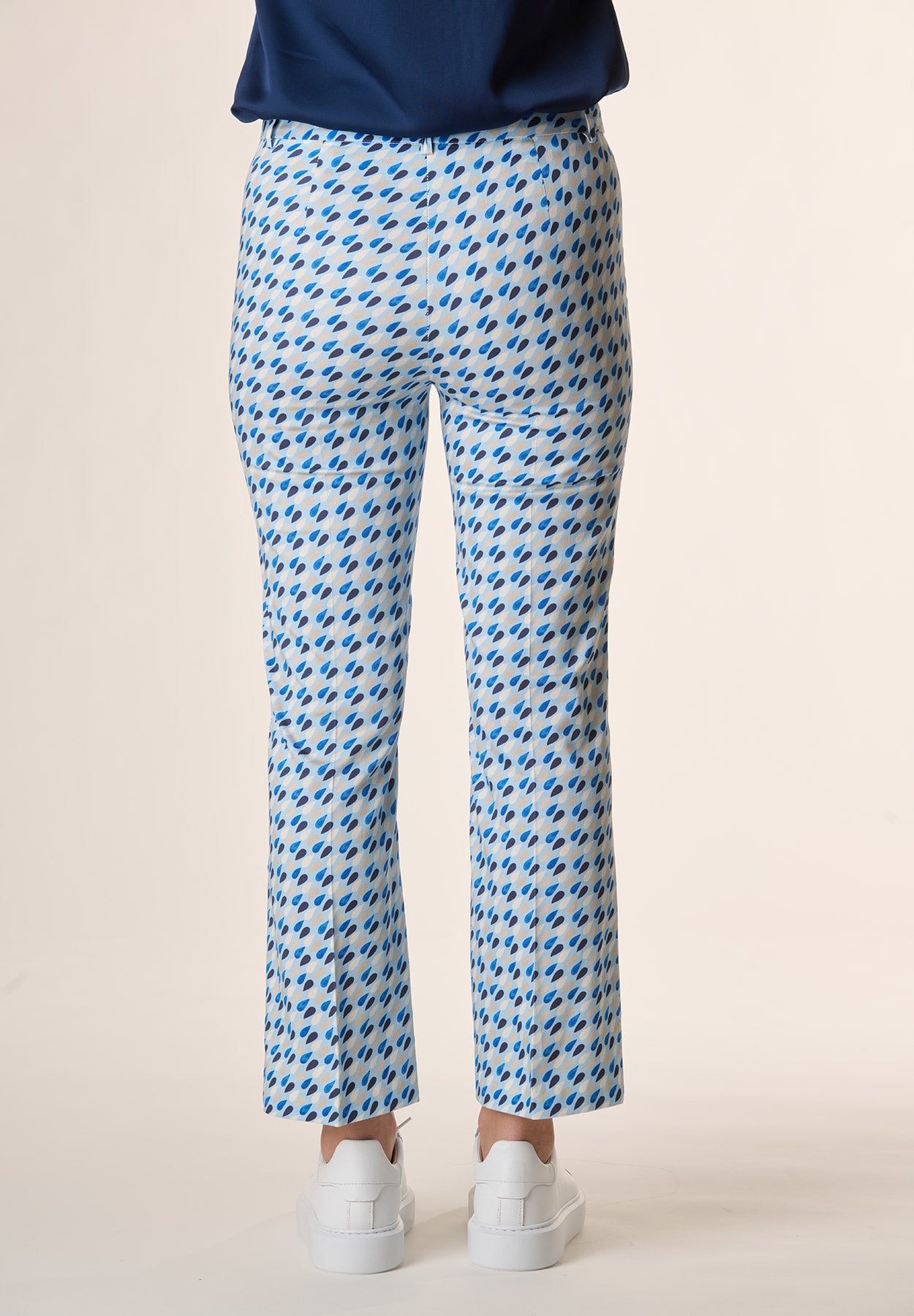 Light blue trousers with drop pattern