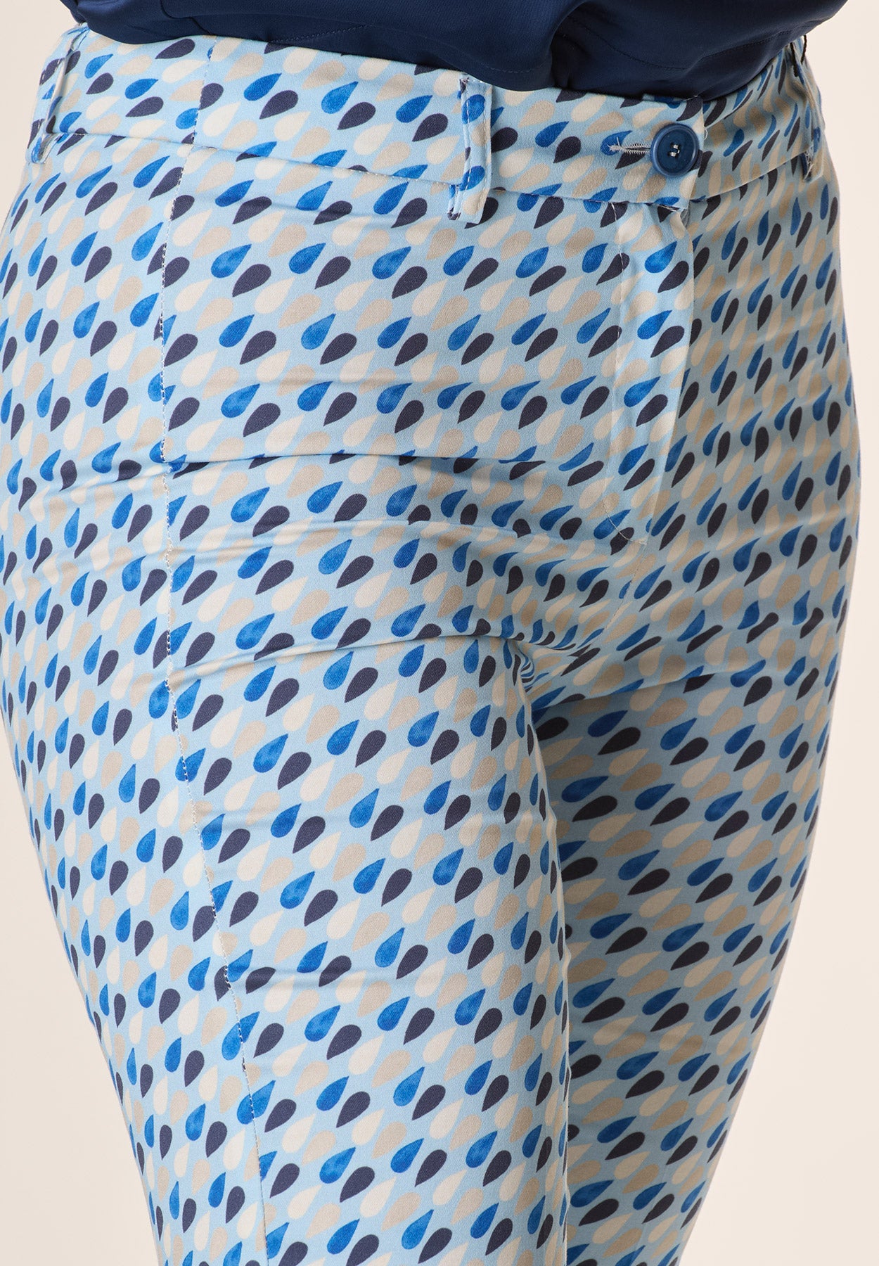 Light blue trousers with drop pattern