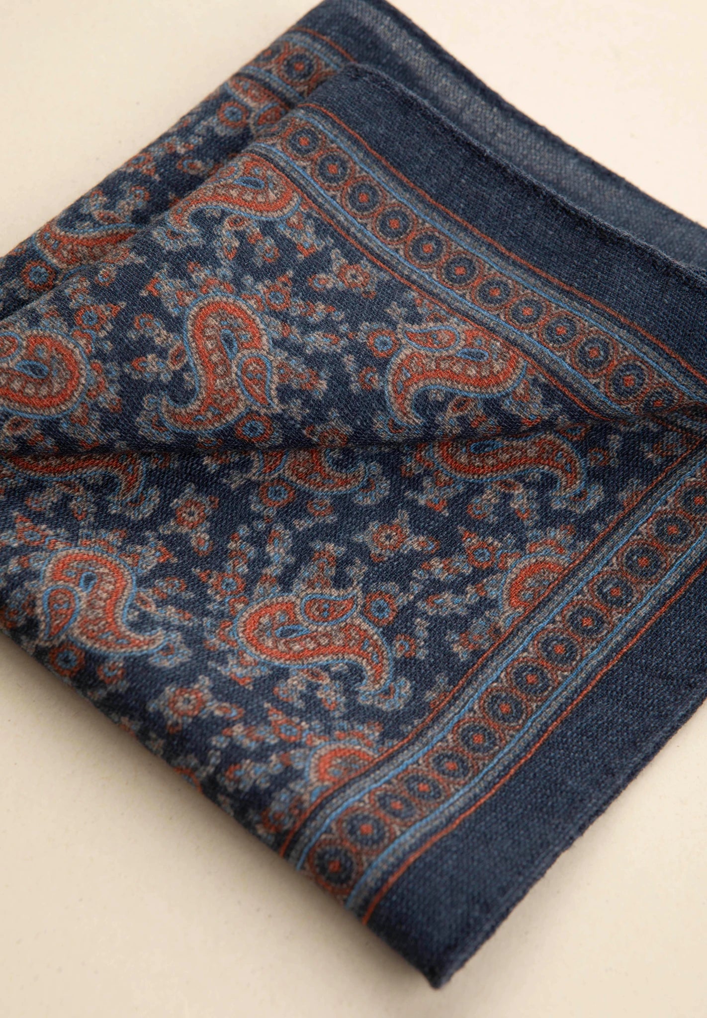 Pochette blu navy lana greche paisley rosse azzurre-Angelico