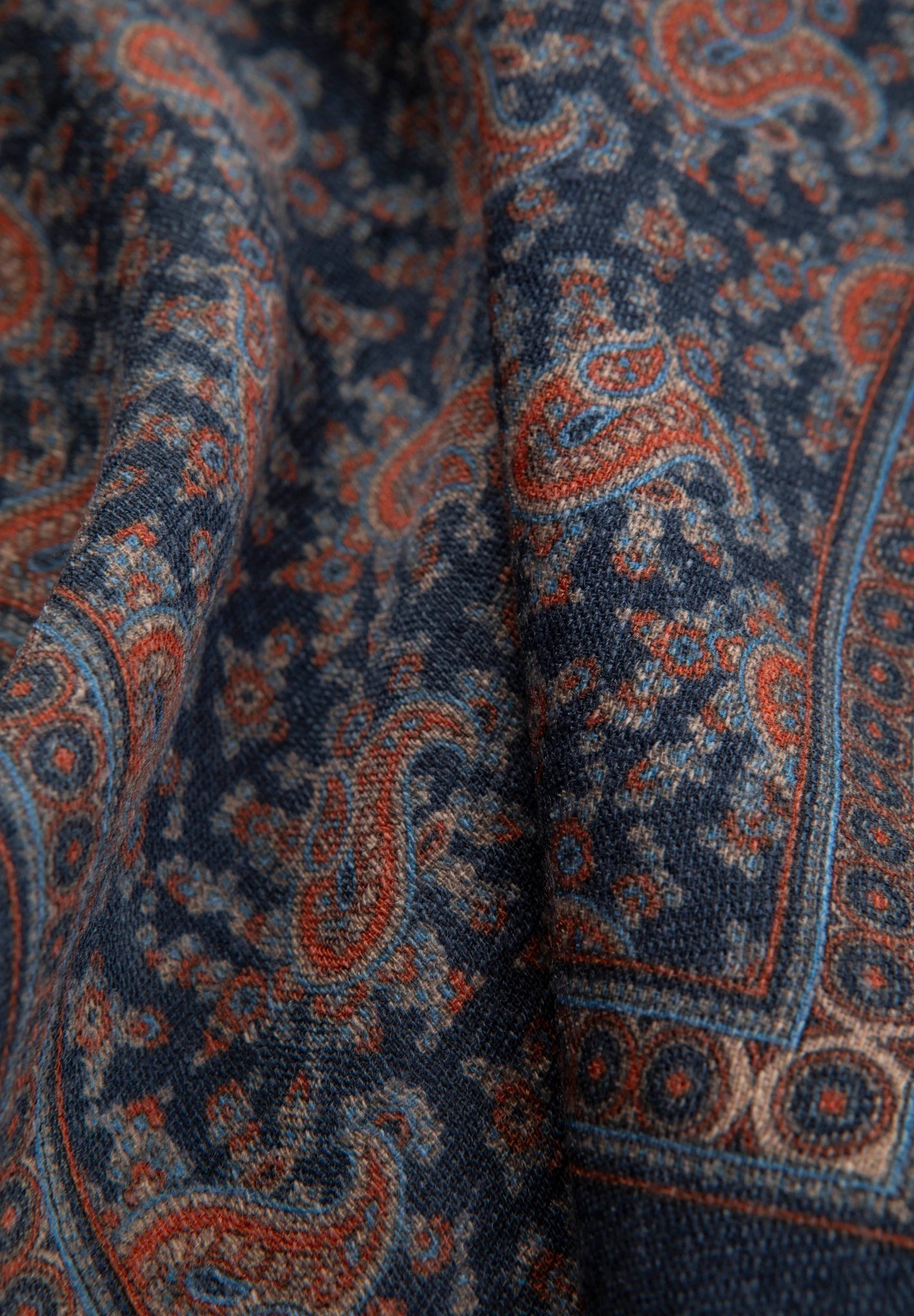 Pochette blu navy lana greche paisley rosse azzurre-Angelico