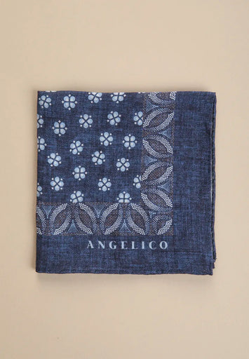 Clutch-Tasche aus blauem Leinen mit Muster