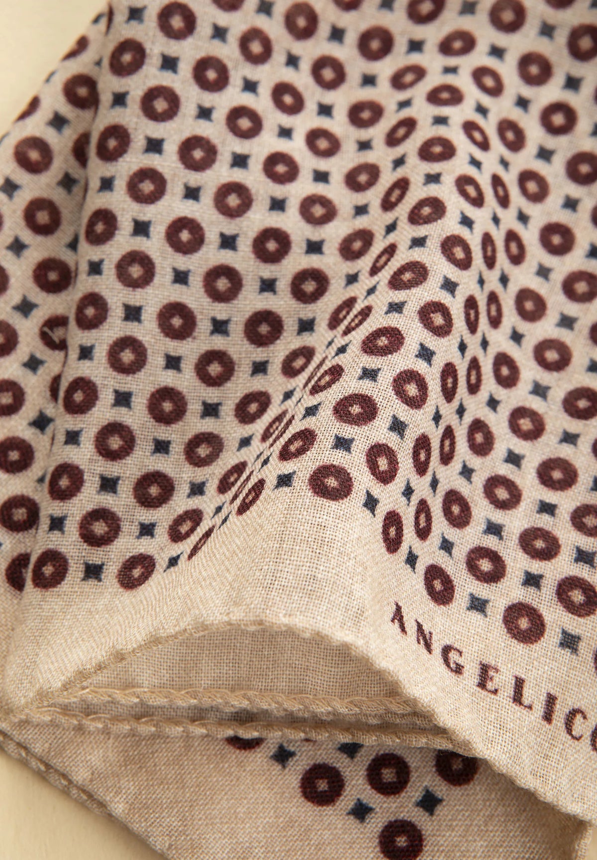 Pochette aus Wolle mit Kreisen - Beige Angelico 2