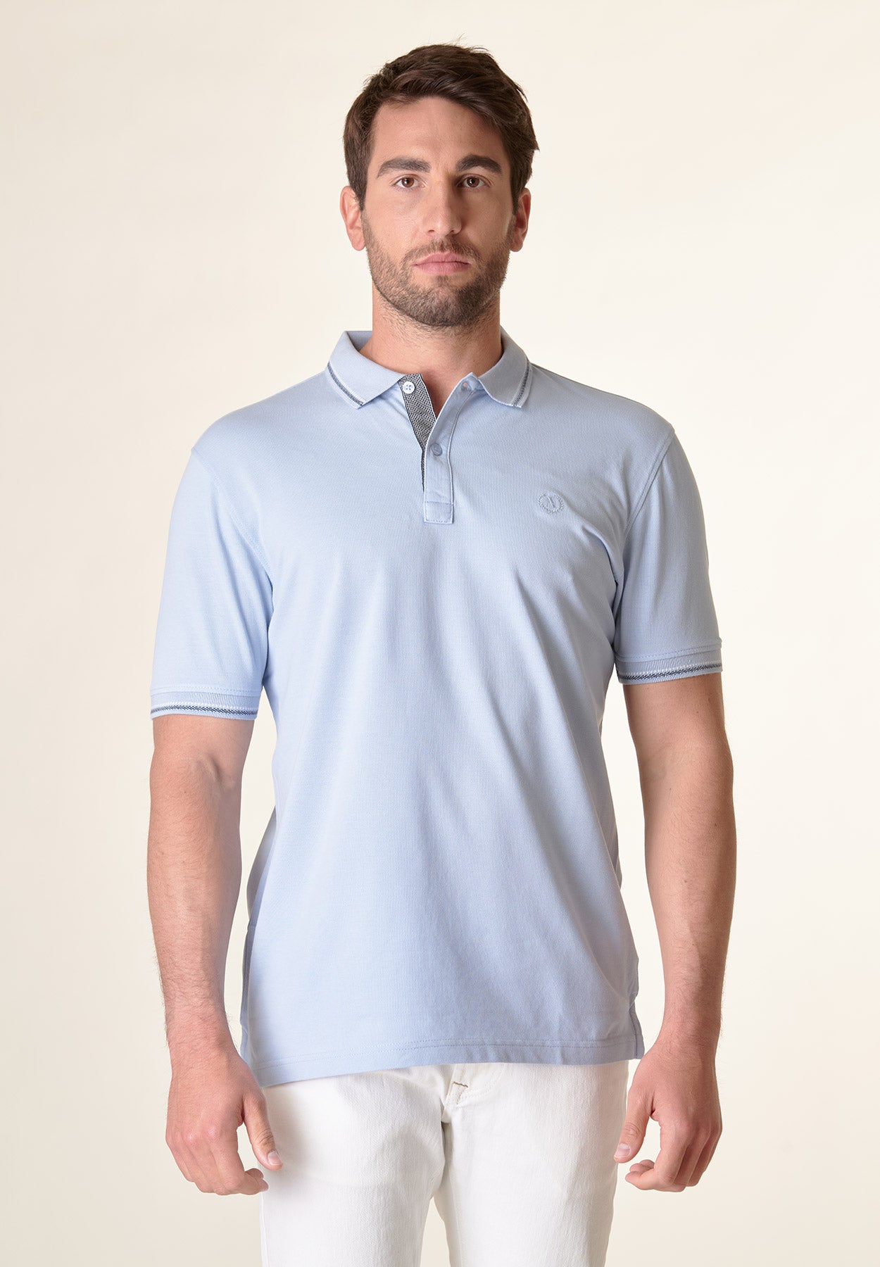 Hellblaues Poloshirt aus Baumwollpiqué mit Streifendetail