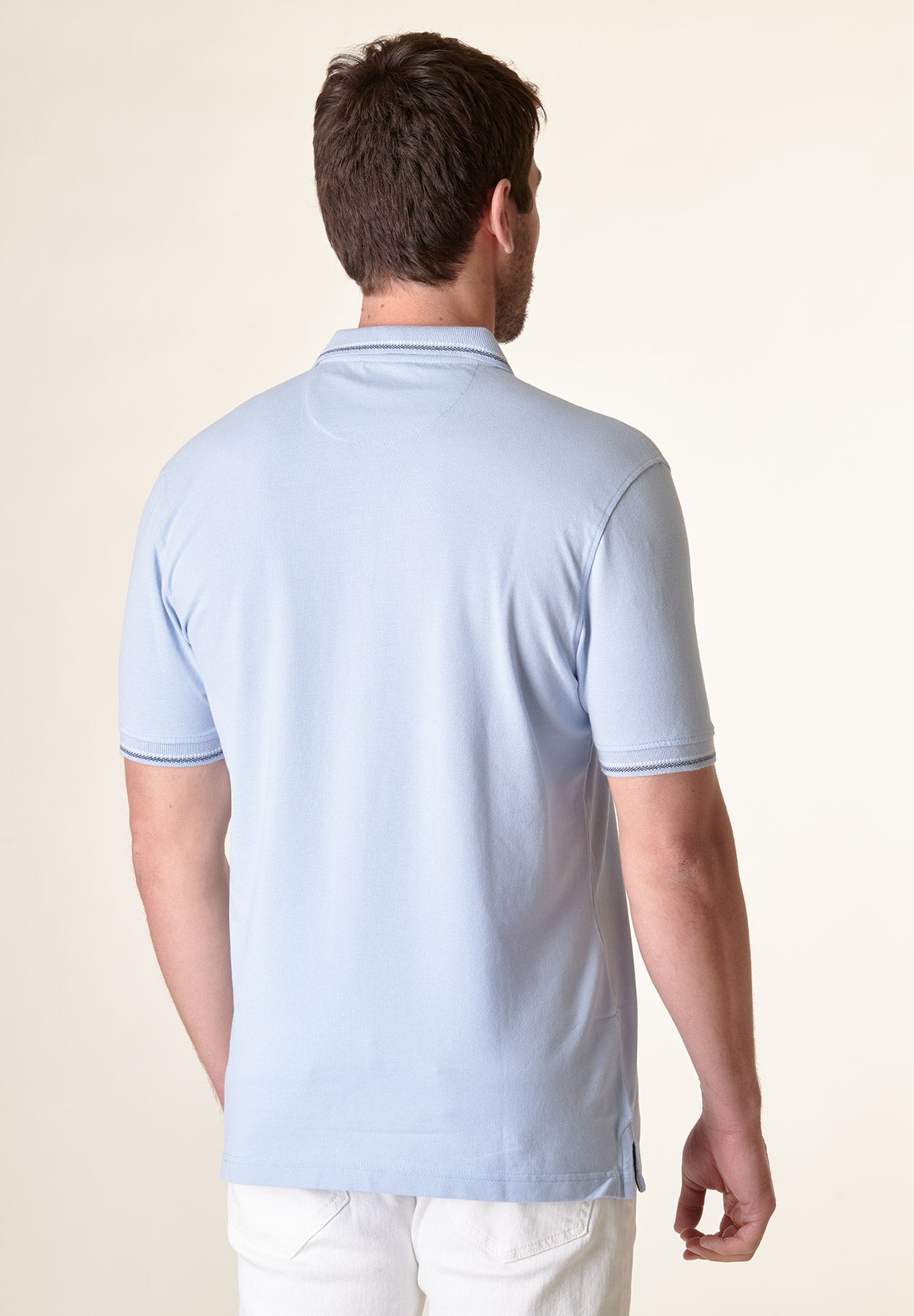 Hellblaues Poloshirt aus Baumwollpiqué mit Streifendetail
