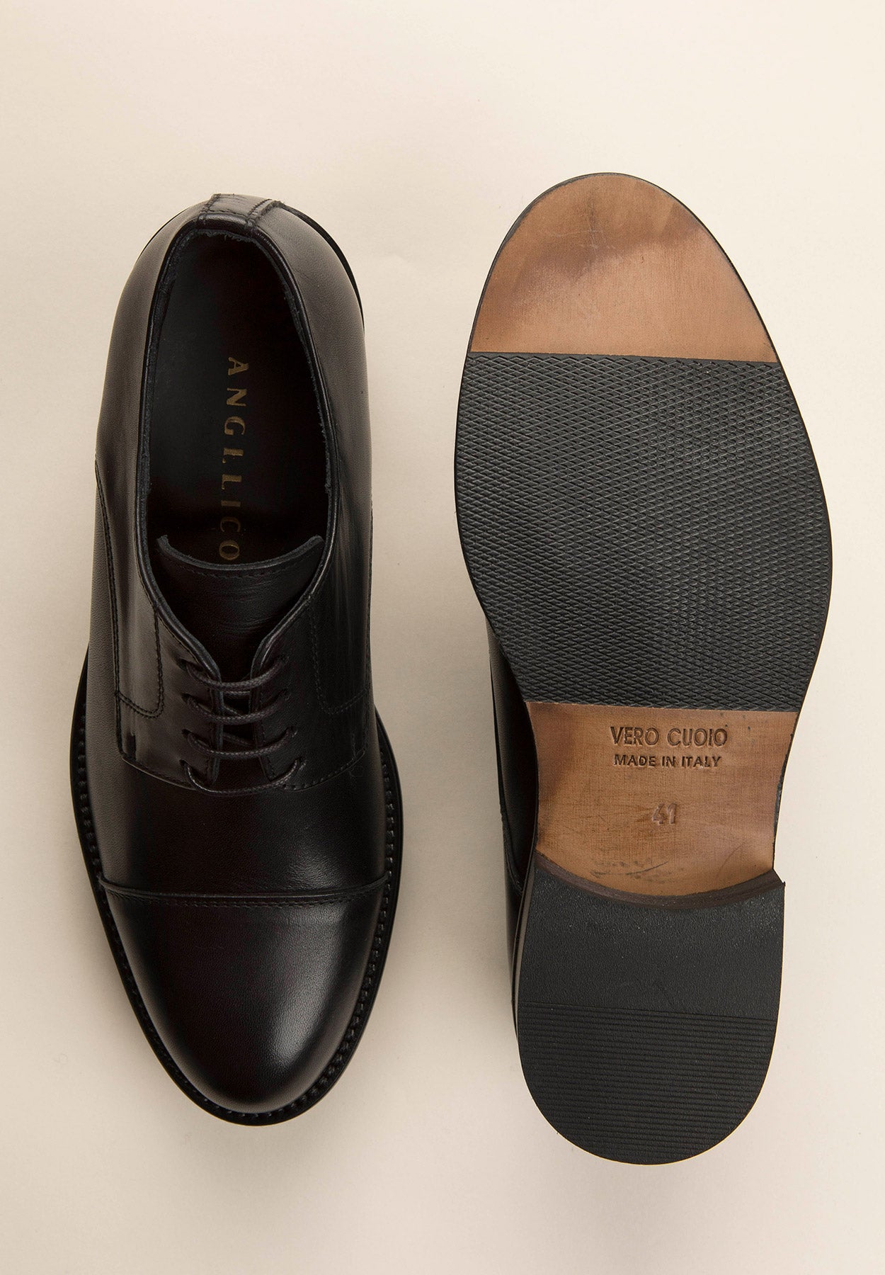 Black leather derby shoe with stitched toe cap