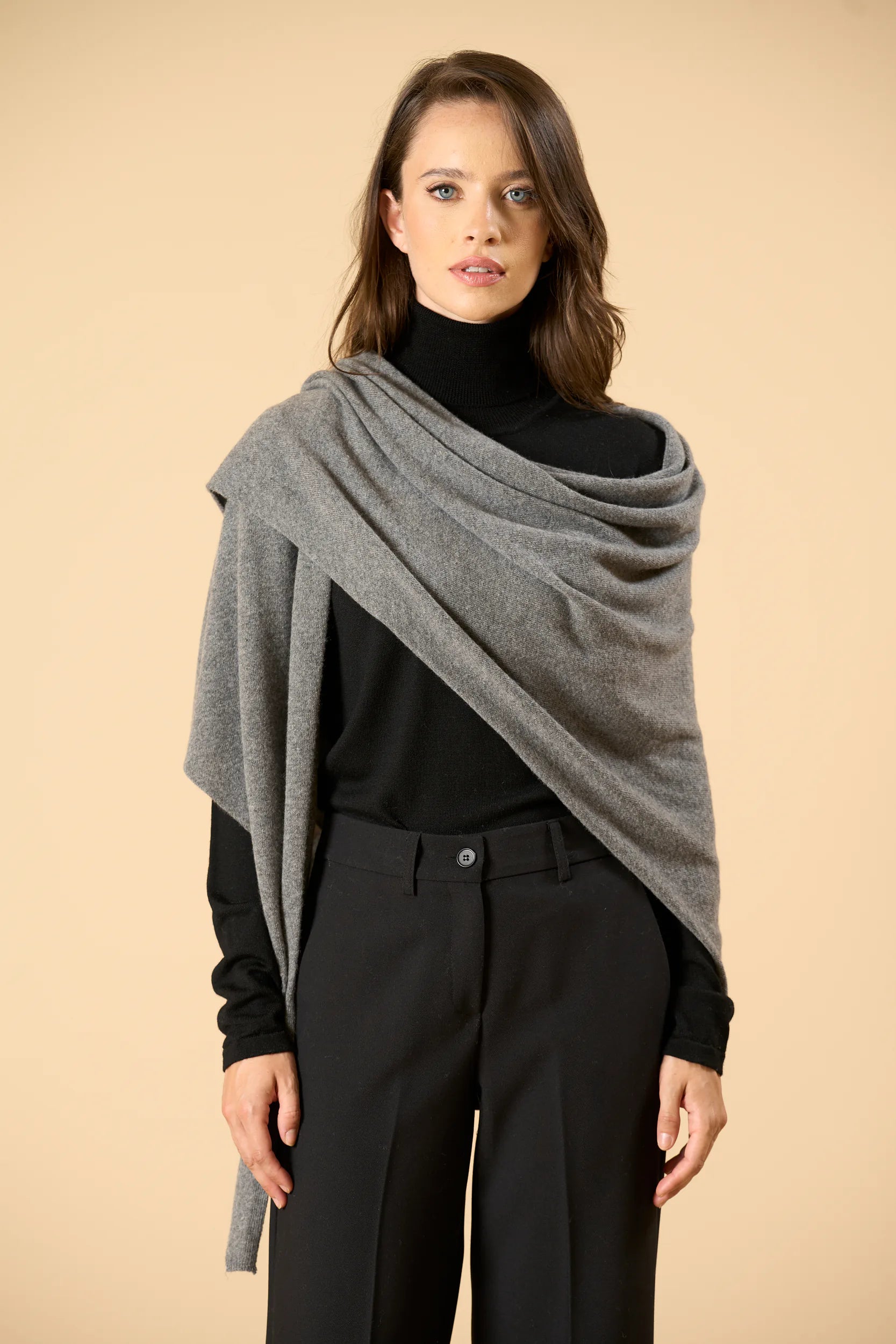 Scialle grigio scuro misto lana Angelico 3
