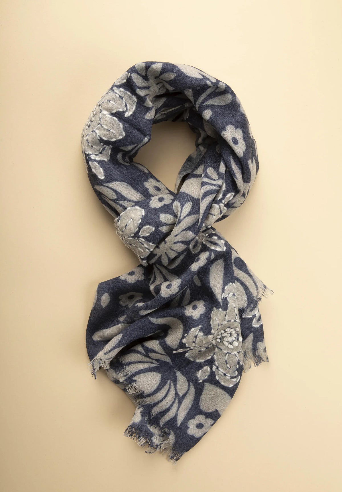 Wollschal Stickerei - Blau Angelico 1