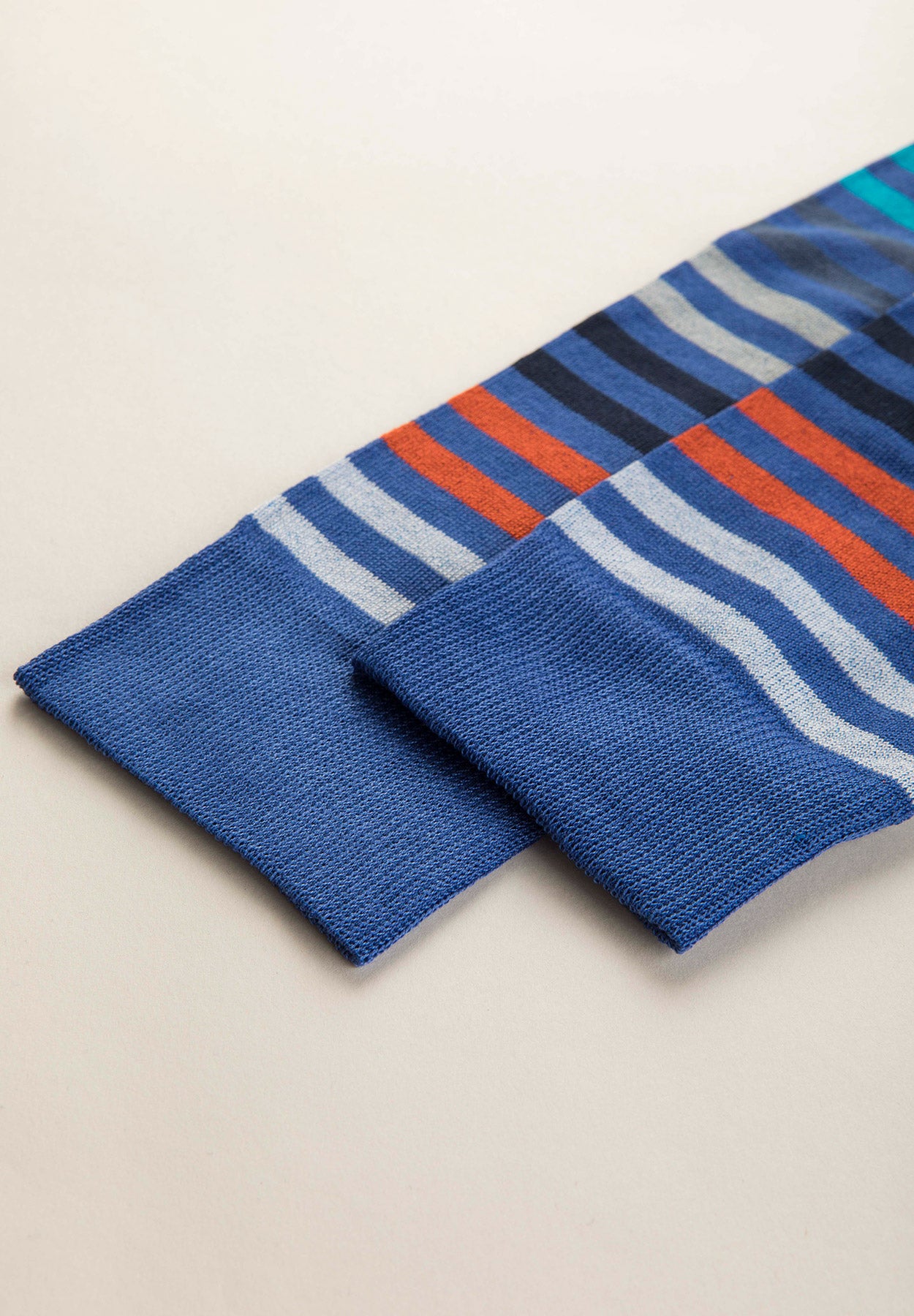 Königliche Socken aus Stretch-Baumwolle mit mehrfarbigen Streifen