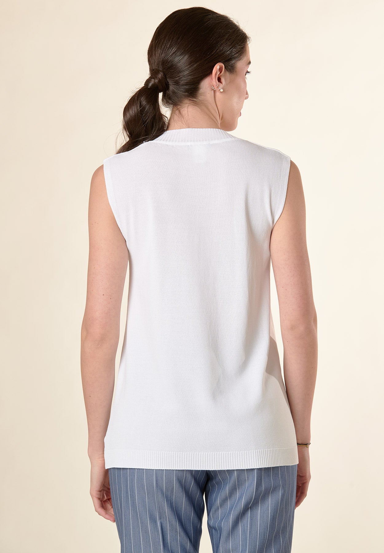 Women&#39;s white v viscose stretch vest