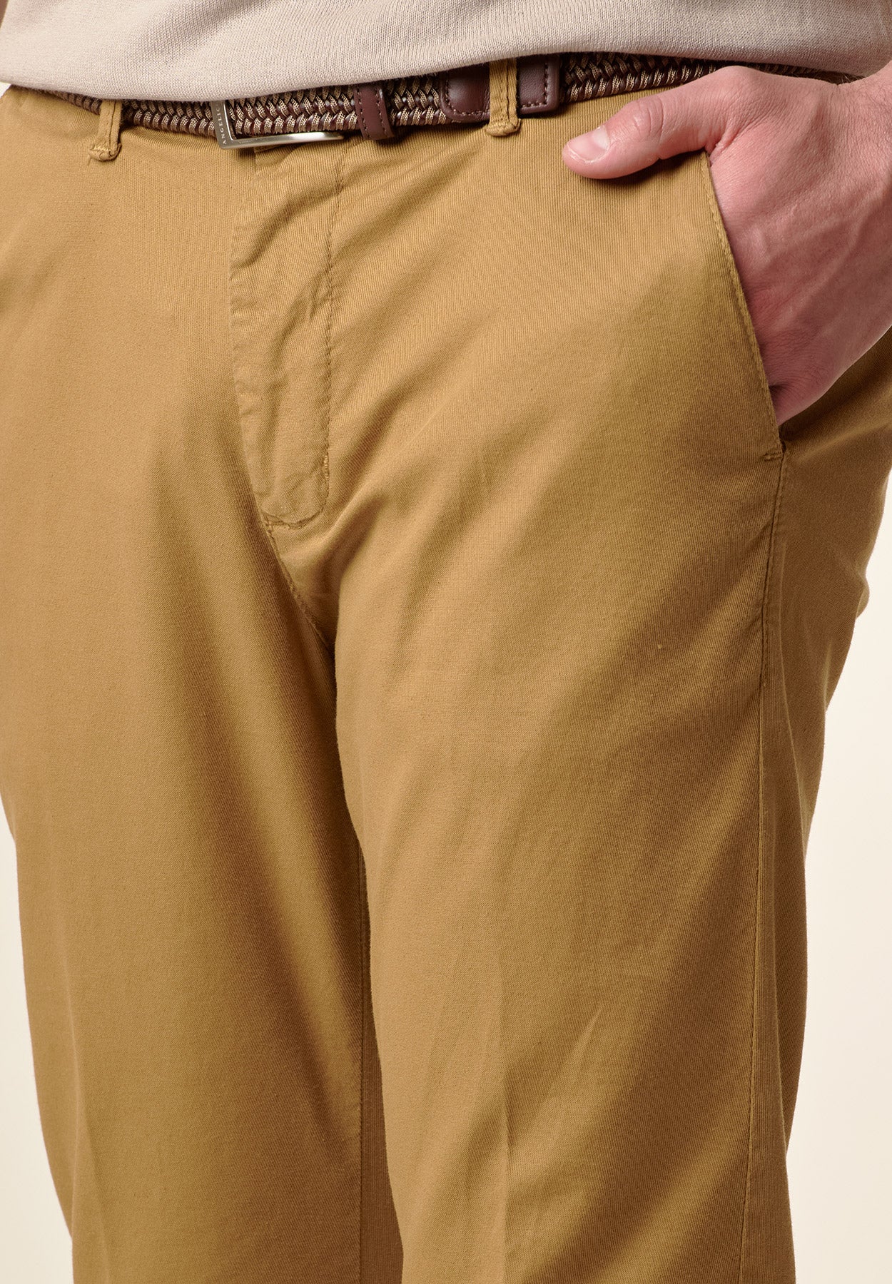 Slim-Fit-Hose aus senffarbenem Baumwoll-Leinen