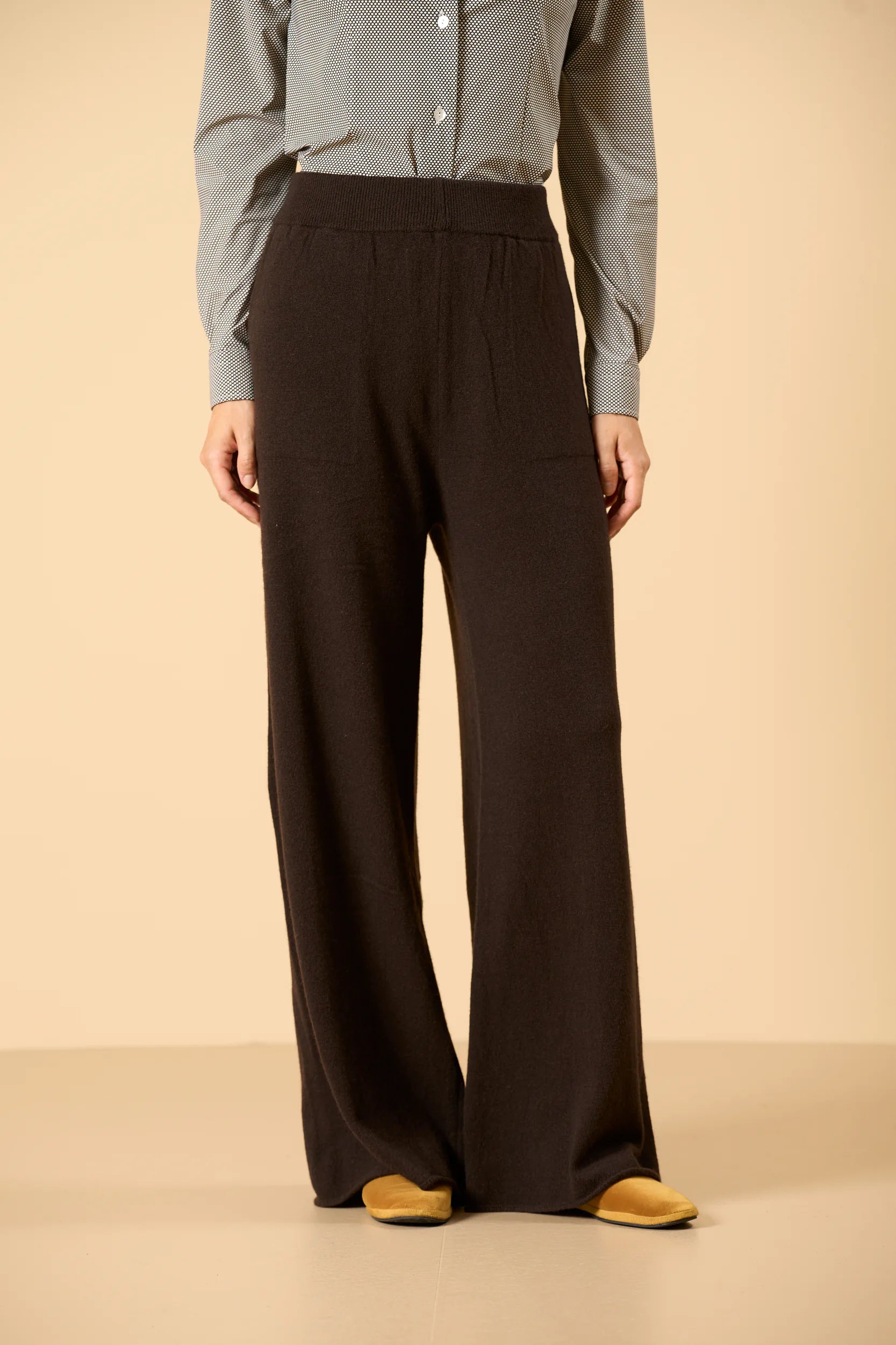 Pantalone marrone misto cashmere con elastico Angelico 3
