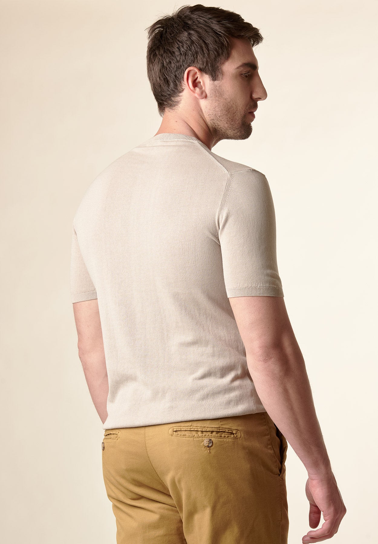 Sandfarbenes T-Shirt aus Krepp-Baumwolle