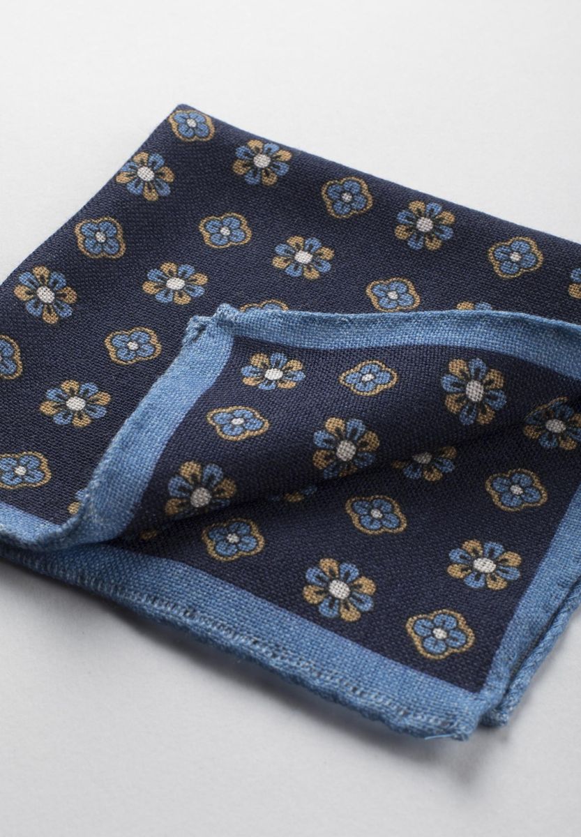 Pochette blu fiori azzurri lana