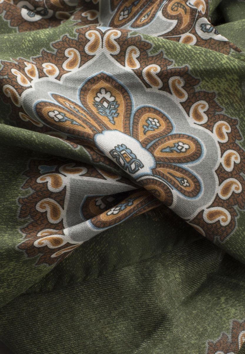 Sciarpa verde medaglioni beige lana leggera